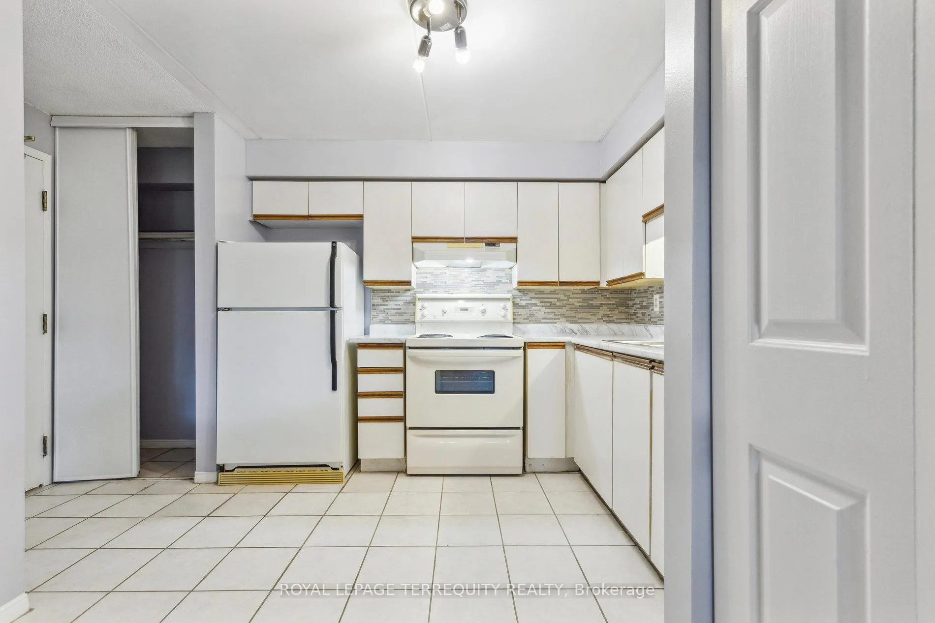Photo 5 of Unit 1, 321 Northlake Drive, Waterloo — HOMEH