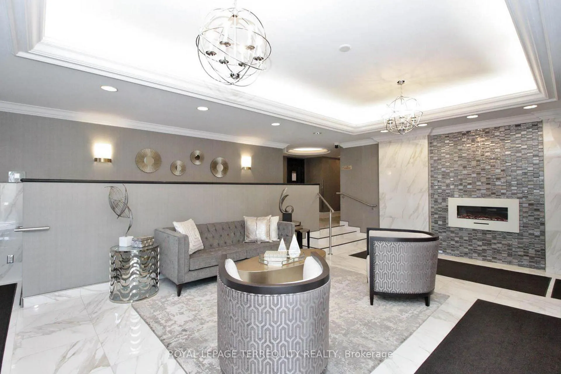 Photo 3 of Unit 201, 1801 Bayview Avenue, Toronto, Leaside — HOMEH