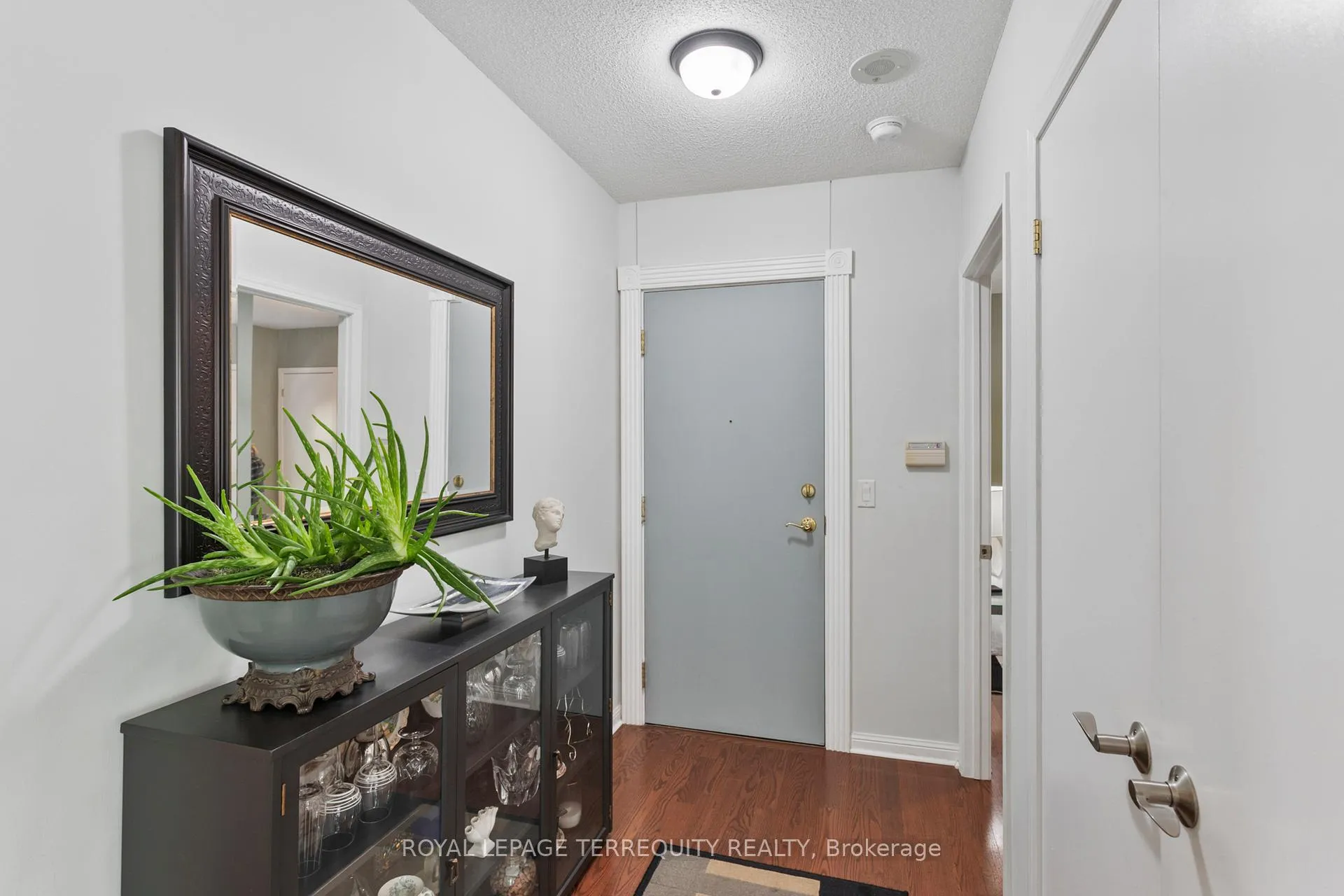 Photo 6 of Unit 201, 1801 Bayview Avenue, Toronto, Leaside — HOMEH
