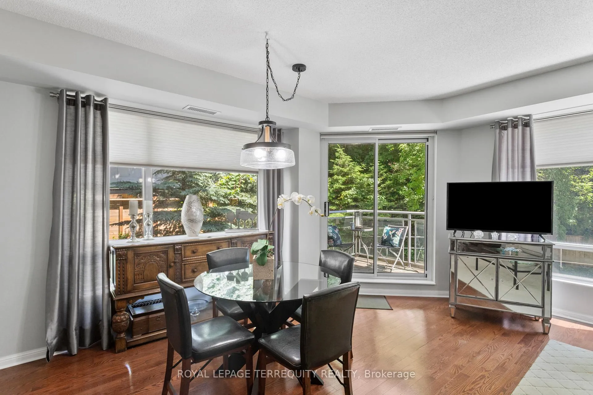 Photo 12 of Unit 201, 1801 Bayview Avenue, Toronto, Leaside — HOMEH