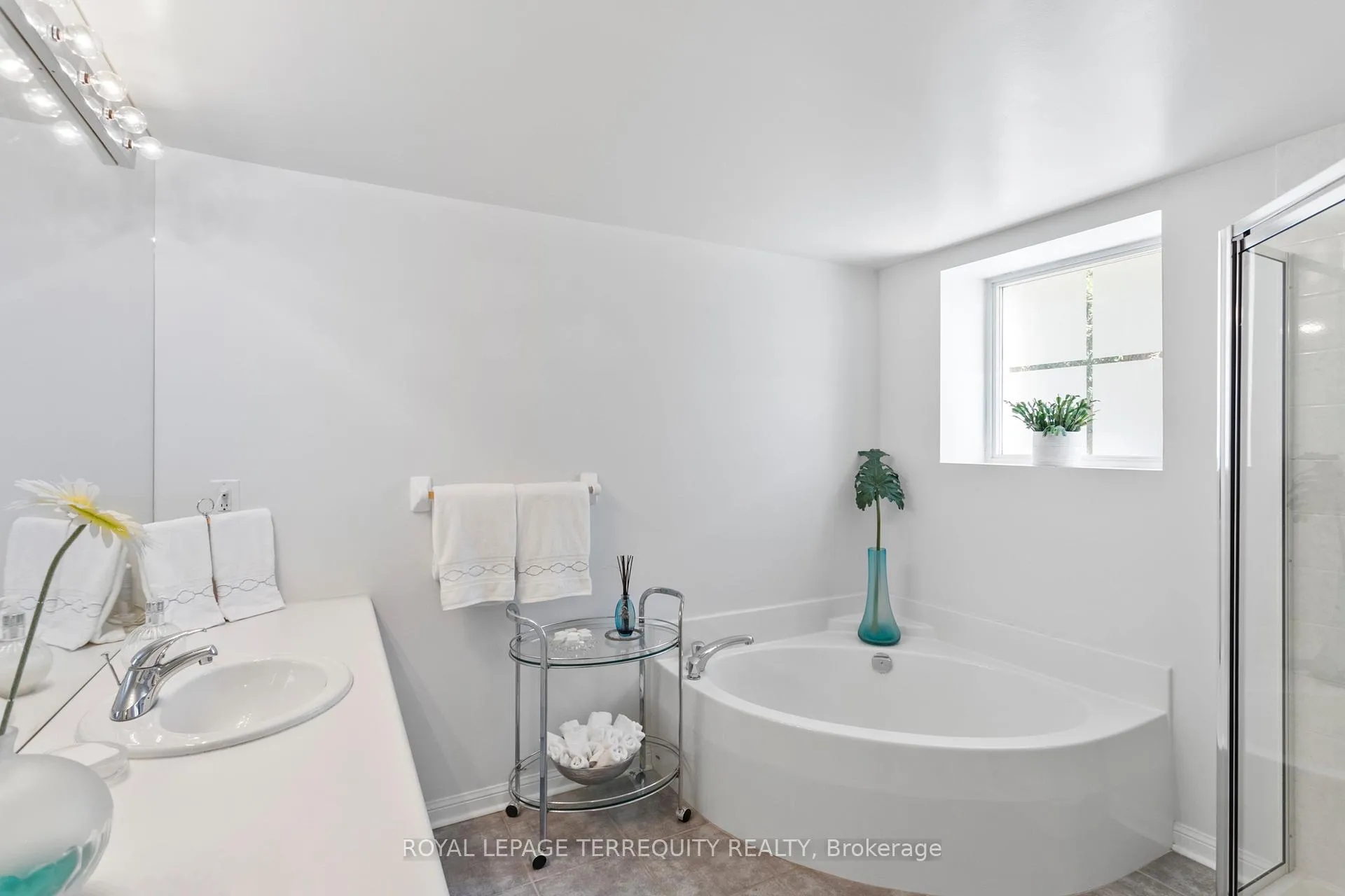 Photo 23 of Unit 201, 1801 Bayview Avenue, Toronto, Leaside — HOMEH