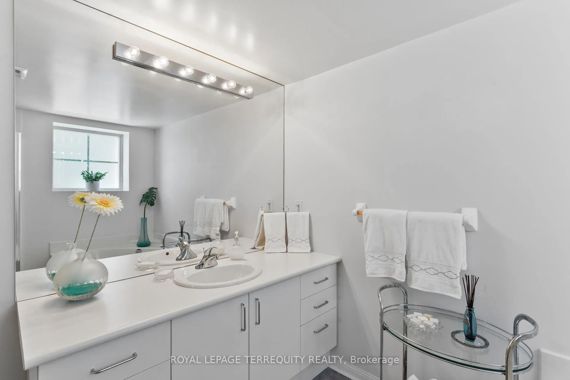 Photo 25 of Unit 201, 1801 Bayview Avenue, Toronto, Leaside — HOMEH