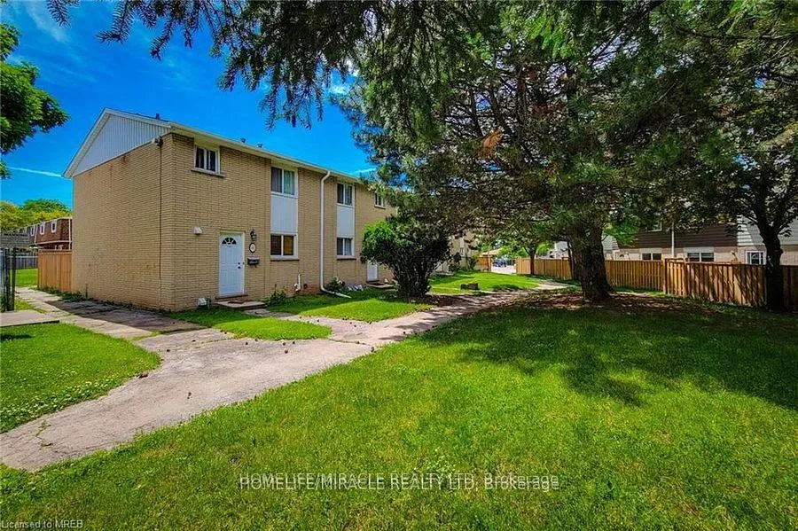 Photo 2 of 62 Riverdale Drive, Hamilton, Riverdale — HOMEH