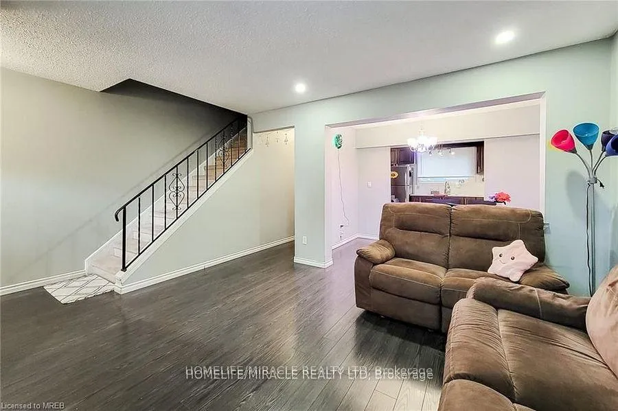 Photo 6 of 62 Riverdale Drive, Hamilton, Riverdale — HOMEH