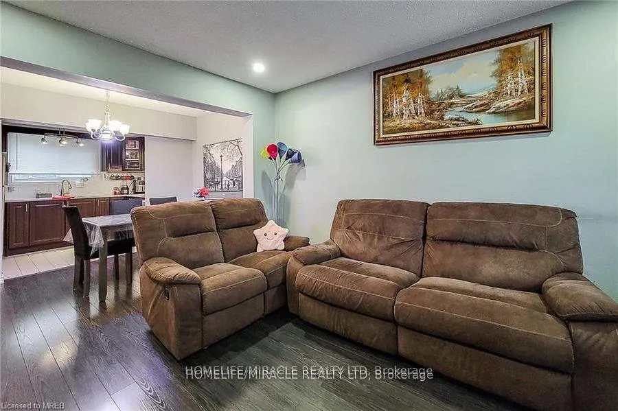 Photo 7 of 62 Riverdale Drive, Hamilton, Riverdale — HOMEH