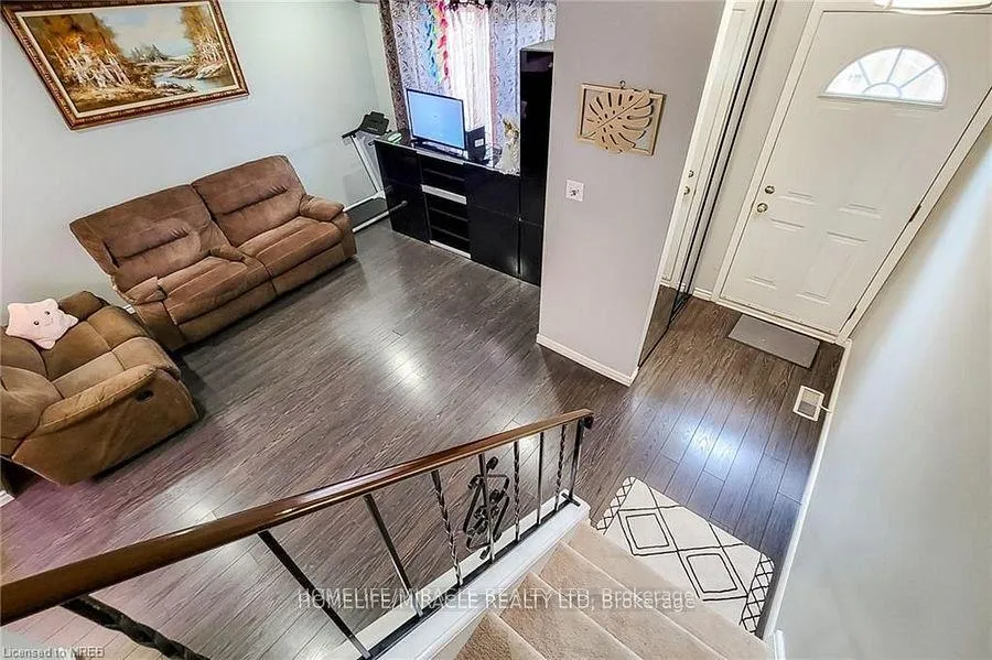 Photo 8 of 62 Riverdale Drive, Hamilton, Riverdale — HOMEH