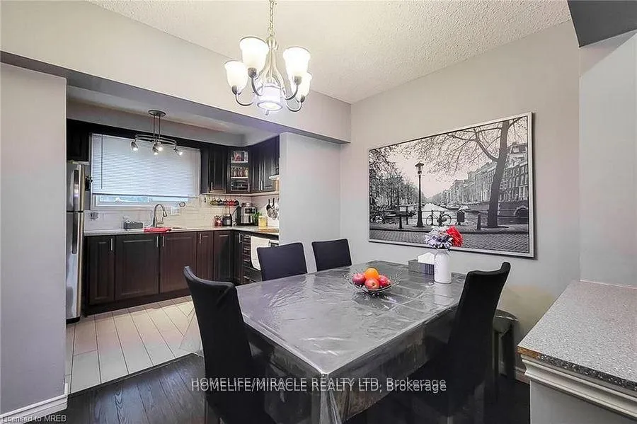 Photo 9 of 62 Riverdale Drive, Hamilton, Riverdale — HOMEH