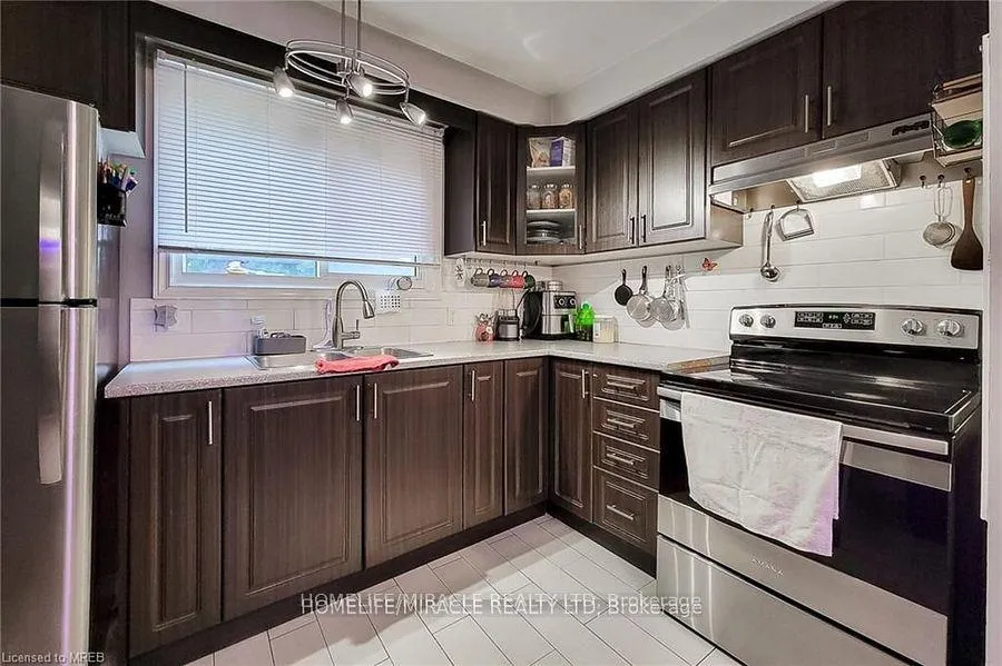 Photo 11 of 62 Riverdale Drive, Hamilton, Riverdale — HOMEH