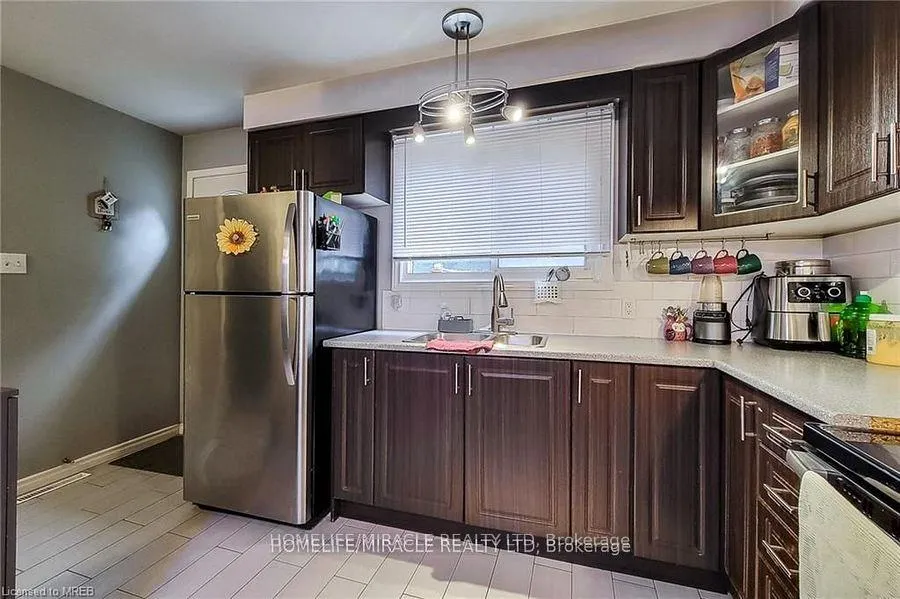 Photo 12 of 62 Riverdale Drive, Hamilton, Riverdale — HOMEH