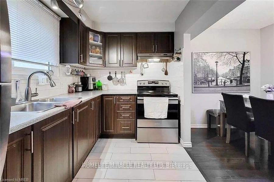 Photo 13 of 62 Riverdale Drive, Hamilton, Riverdale — HOMEH
