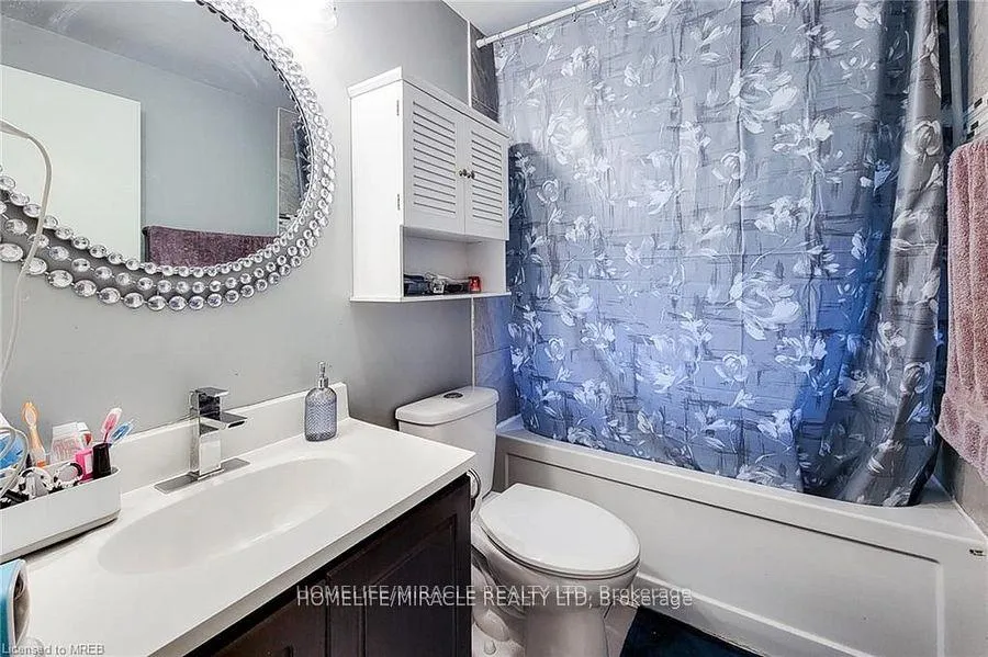 Photo 15 of 62 Riverdale Drive, Hamilton, Riverdale — HOMEH