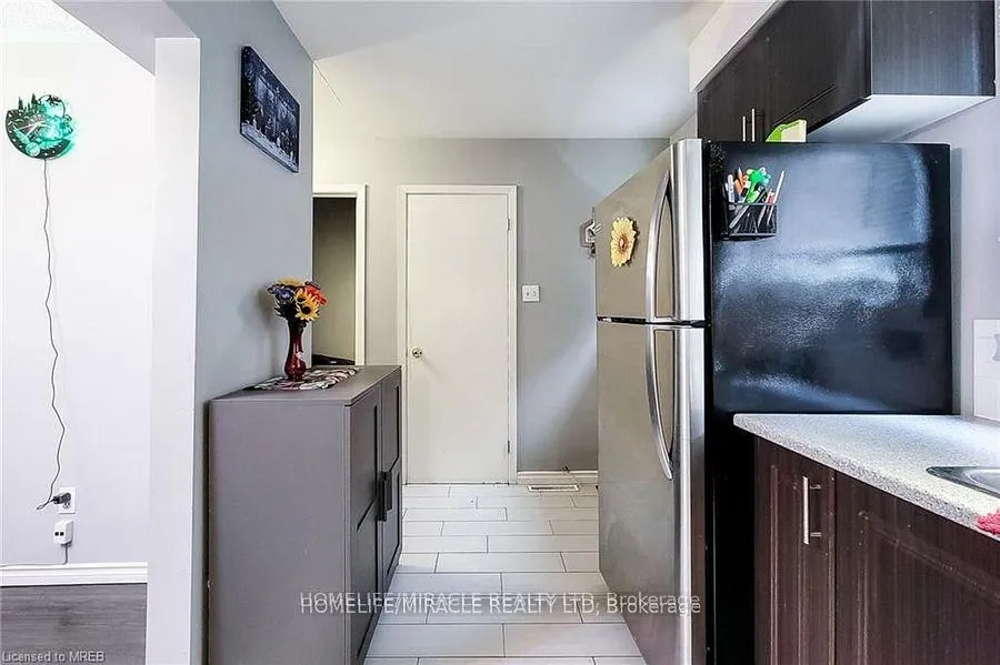 Photo 18 of 62 Riverdale Drive, Hamilton, Riverdale — HOMEH