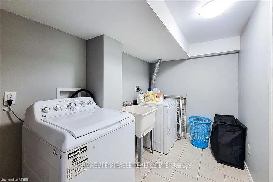 Photo 30 of 62 Riverdale Drive, Hamilton, Riverdale — HOMEH