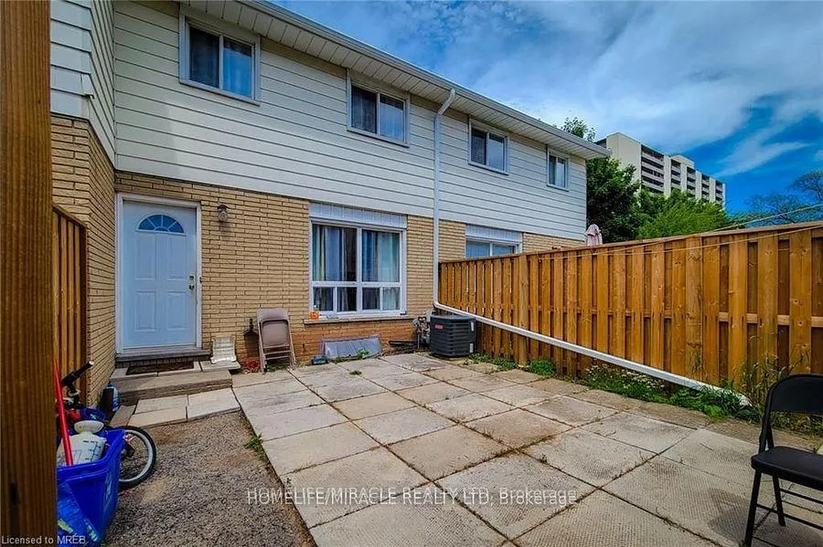 Photo 32 of 62 Riverdale Drive, Hamilton, Riverdale — HOMEH