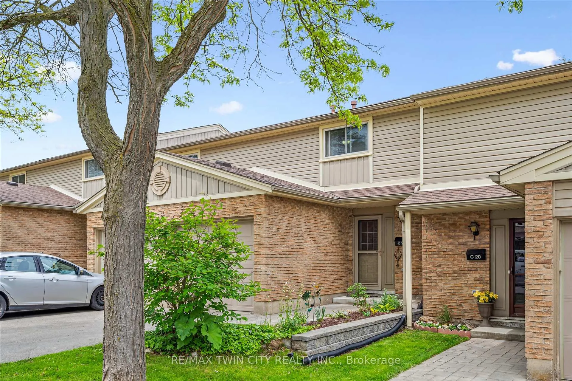 Photo 2 of 223 Pioneer Drive, Kitchener — HOMEH