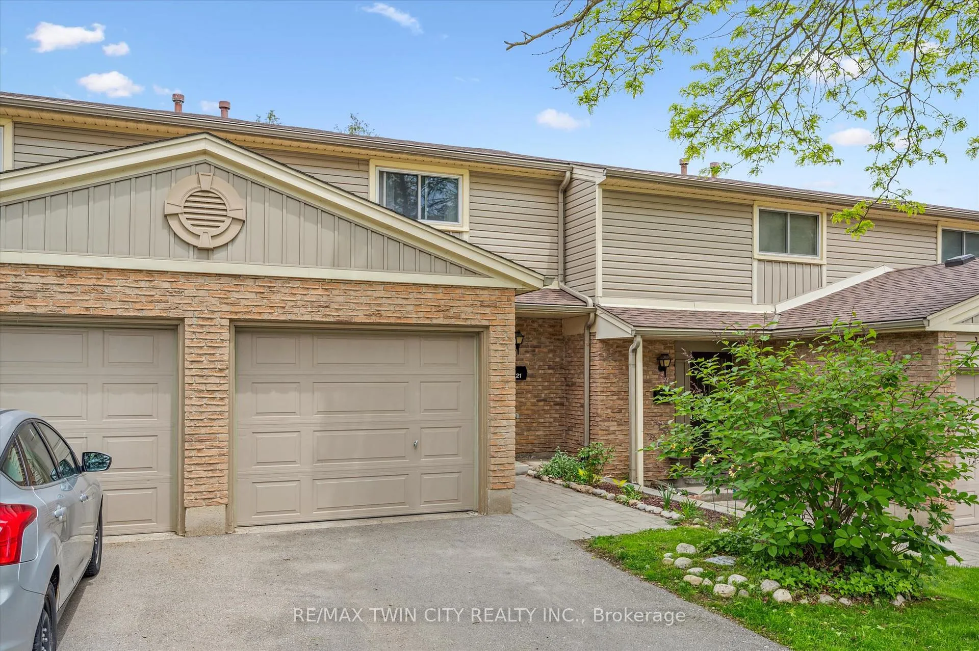 Photo 3 of 223 Pioneer Drive, Kitchener — HOMEH
