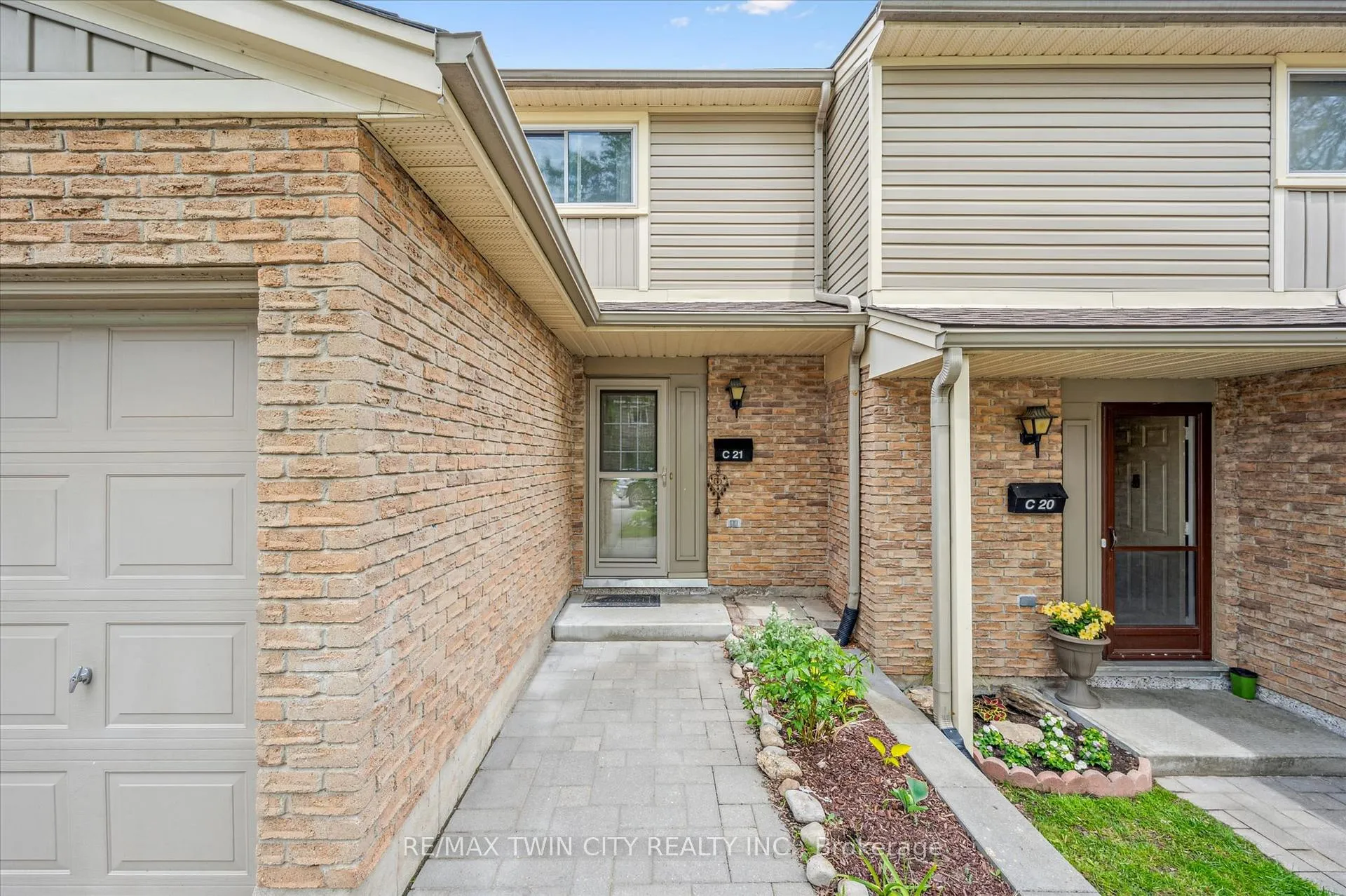 Photo 4 of 223 Pioneer Drive, Kitchener — HOMEH