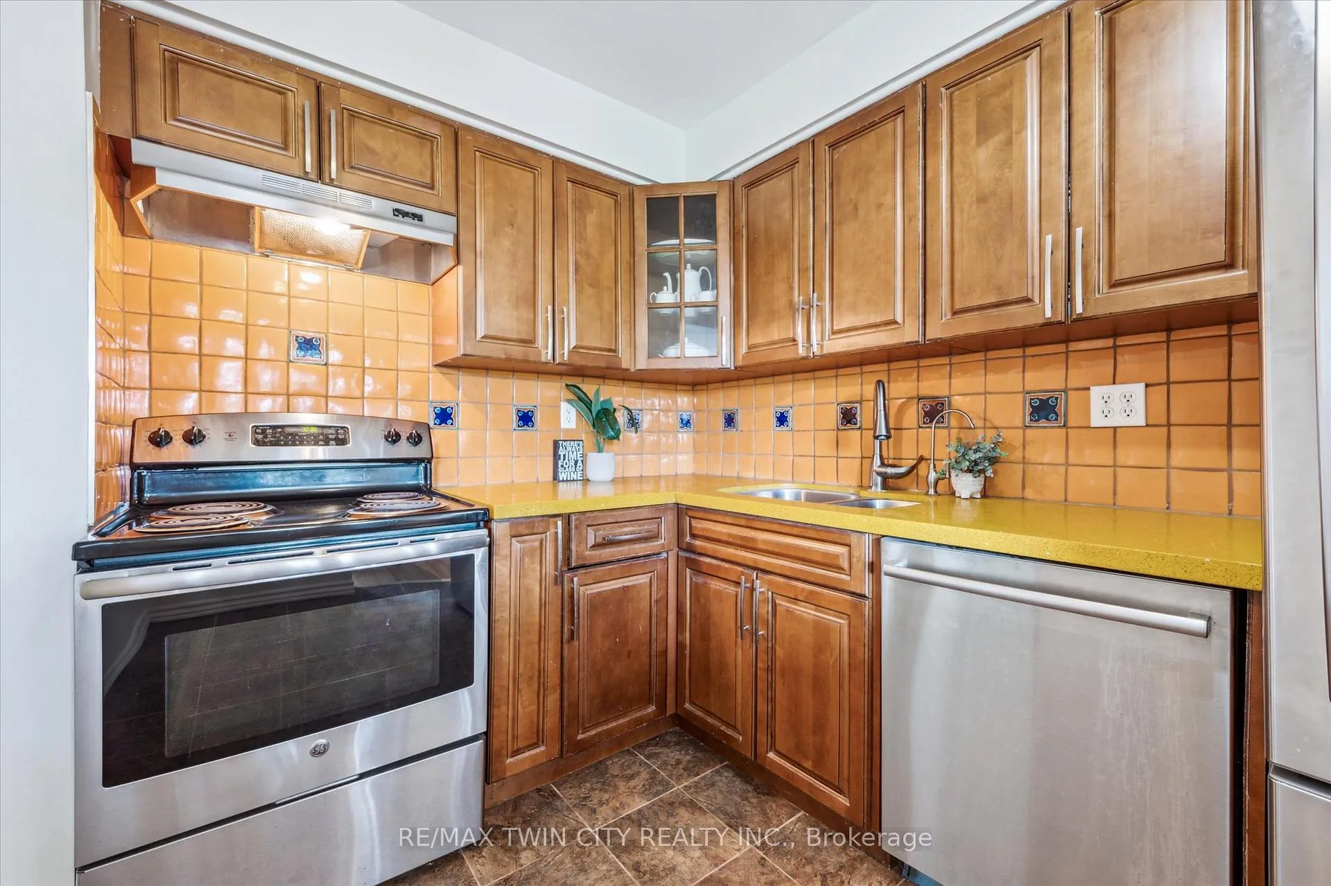 Photo 11 of 223 Pioneer Drive, Kitchener — HOMEH