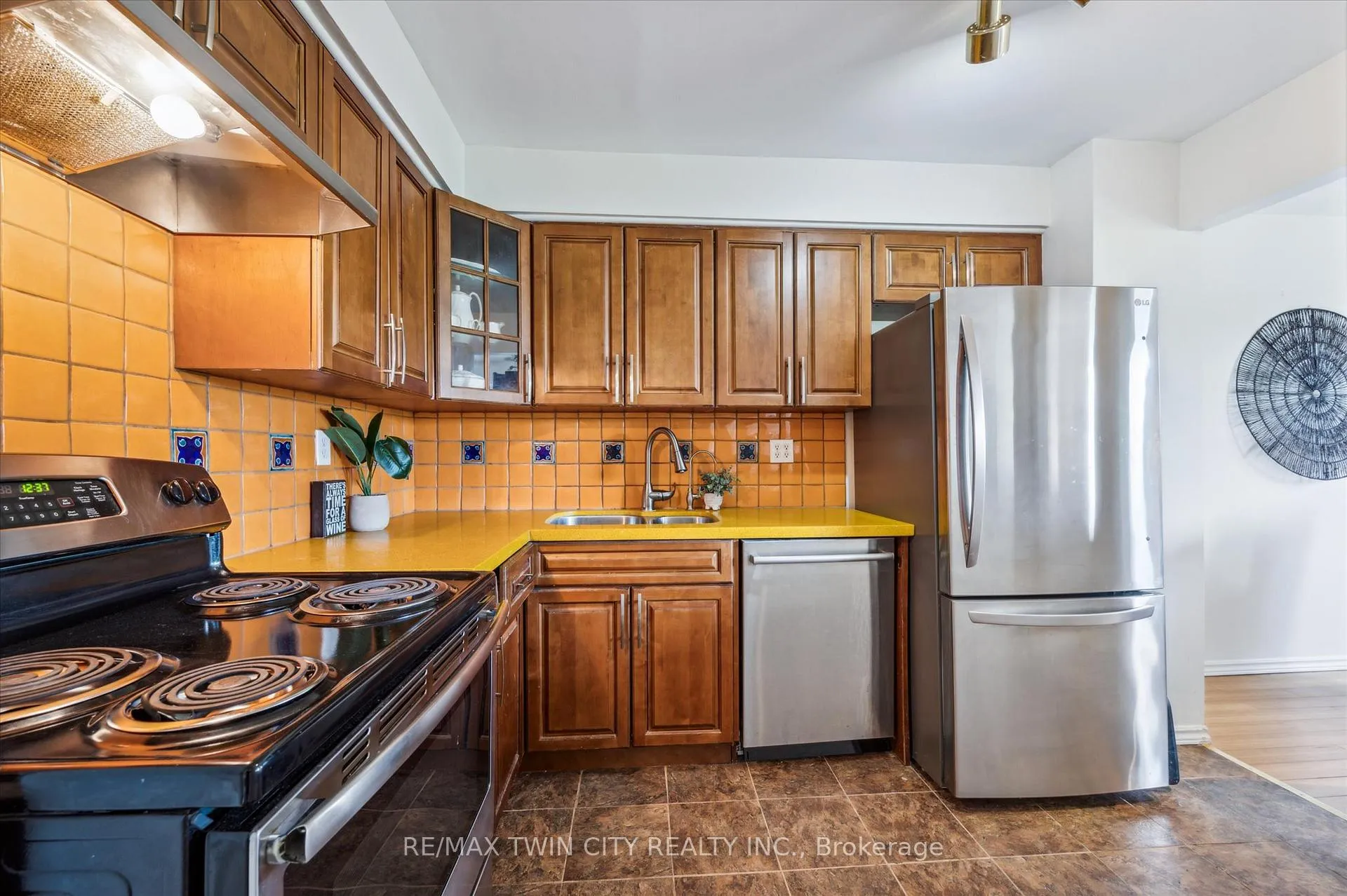 Photo 14 of 223 Pioneer Drive, Kitchener — HOMEH