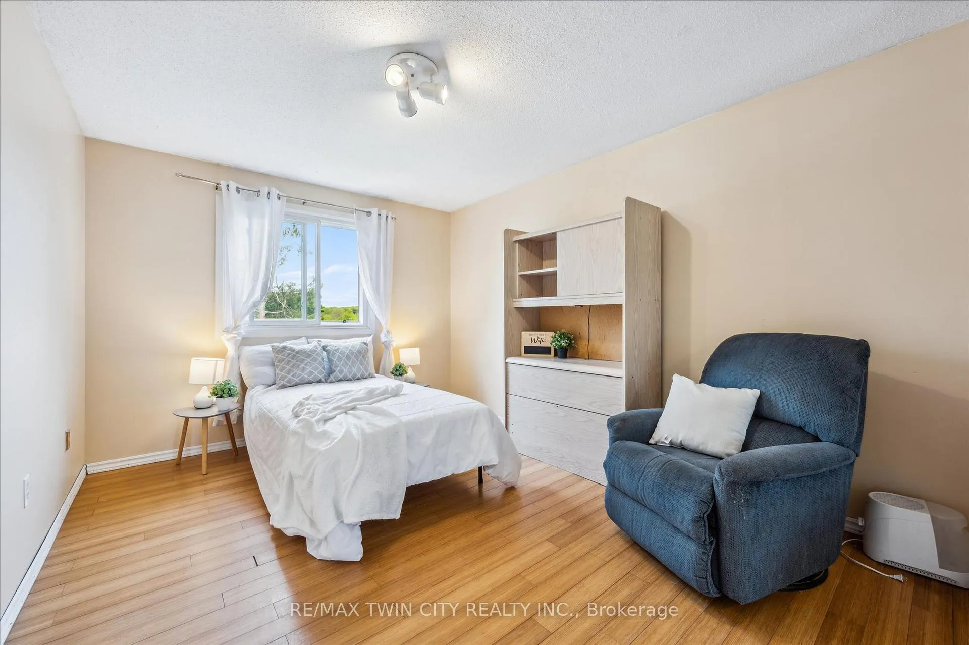 Photo 19 of 223 Pioneer Drive, Kitchener — HOMEH