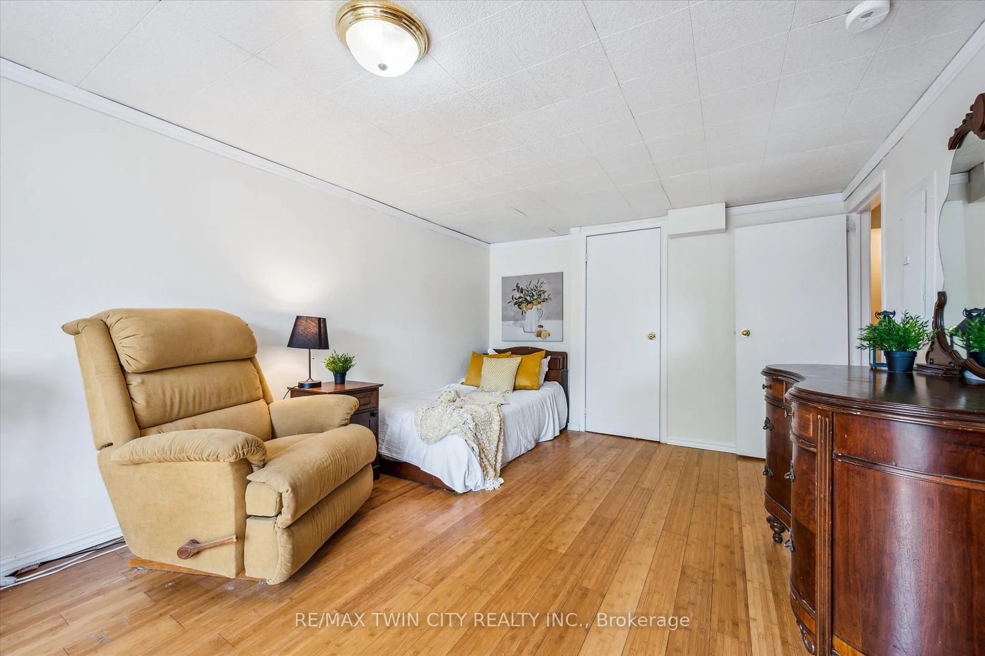 Photo 28 of 223 Pioneer Drive, Kitchener — HOMEH