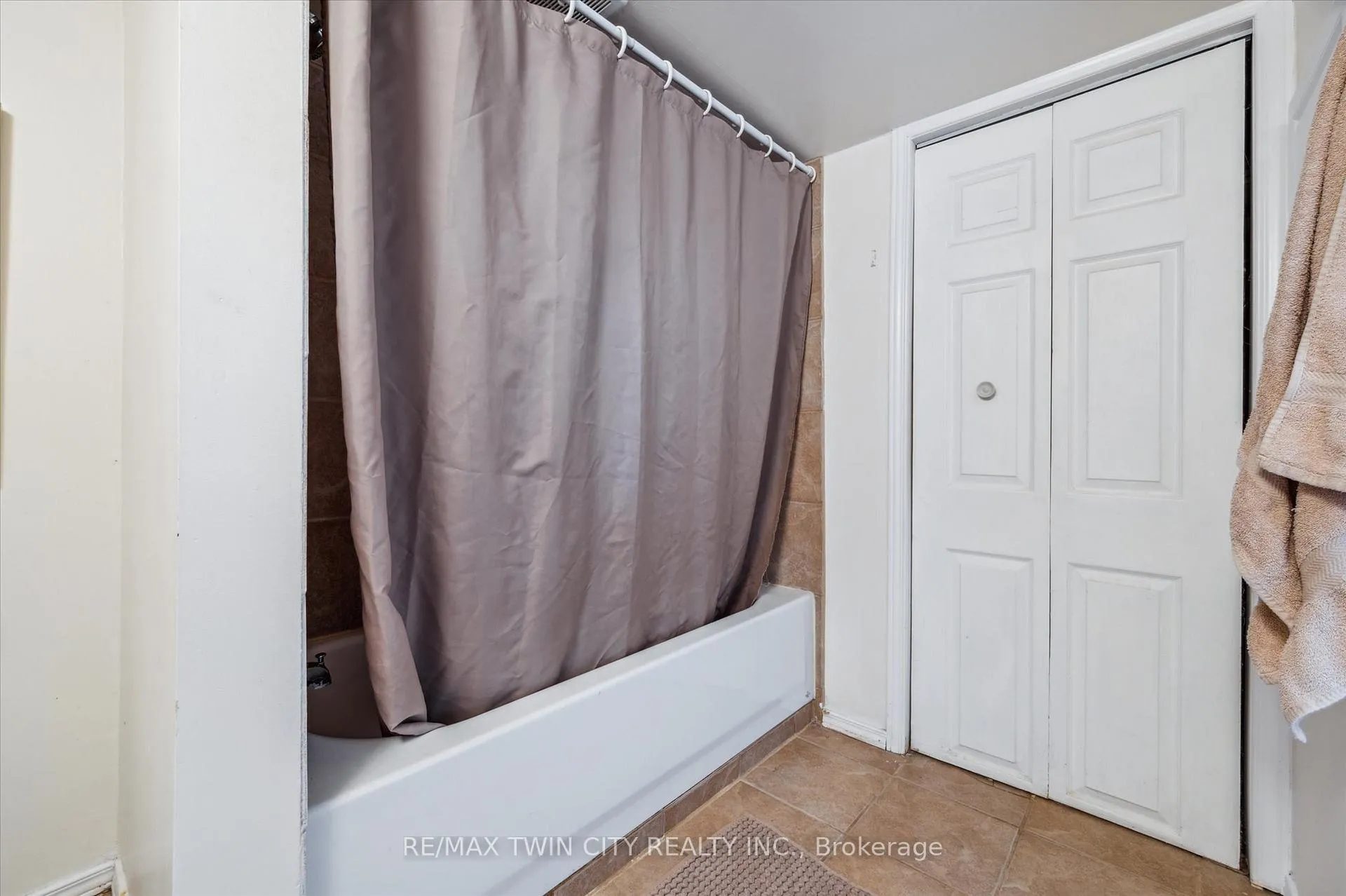Photo 32 of 223 Pioneer Drive, Kitchener — HOMEH