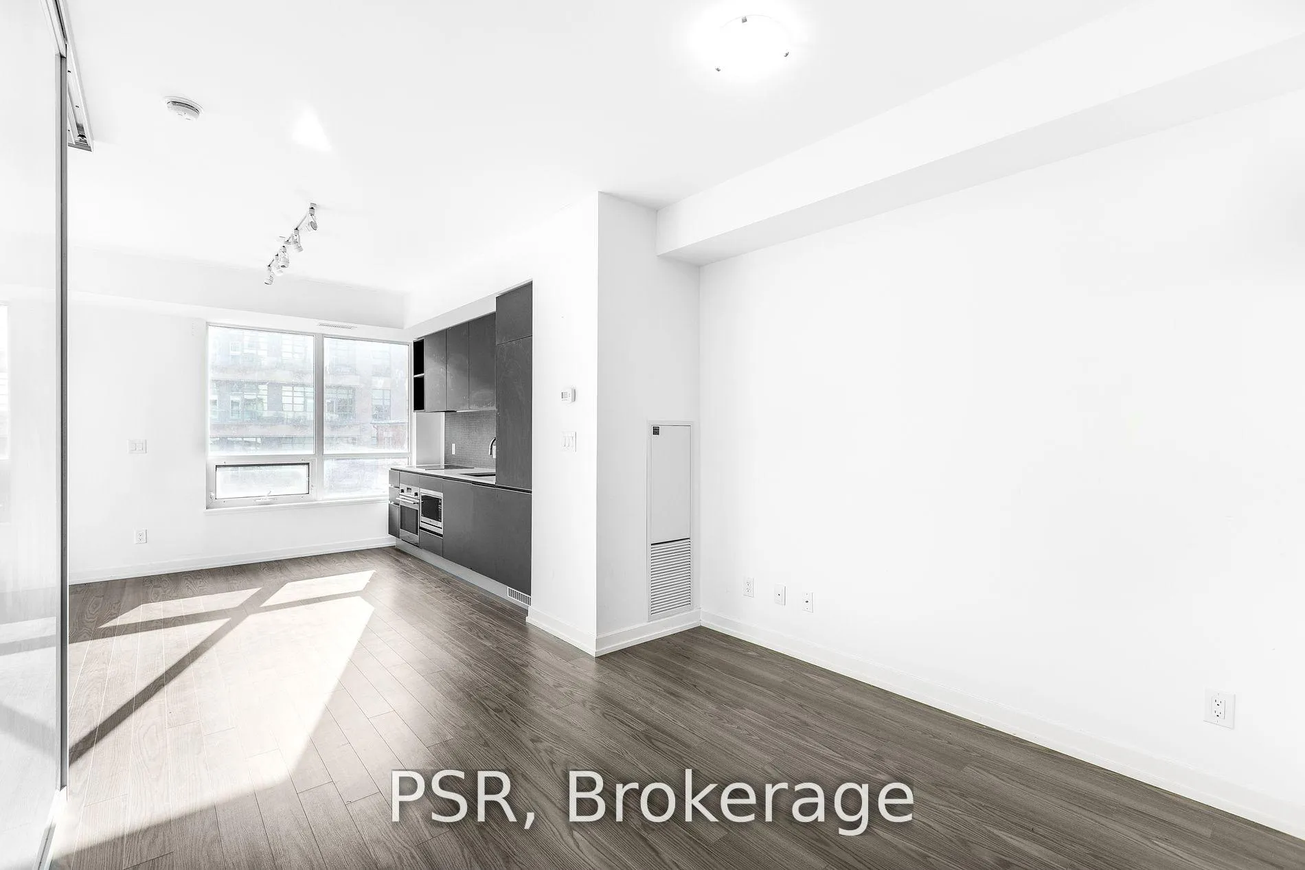 Photo 3 of Unit 304, 377 Madison Avenue, Toronto, Casa Loma — HOMEH