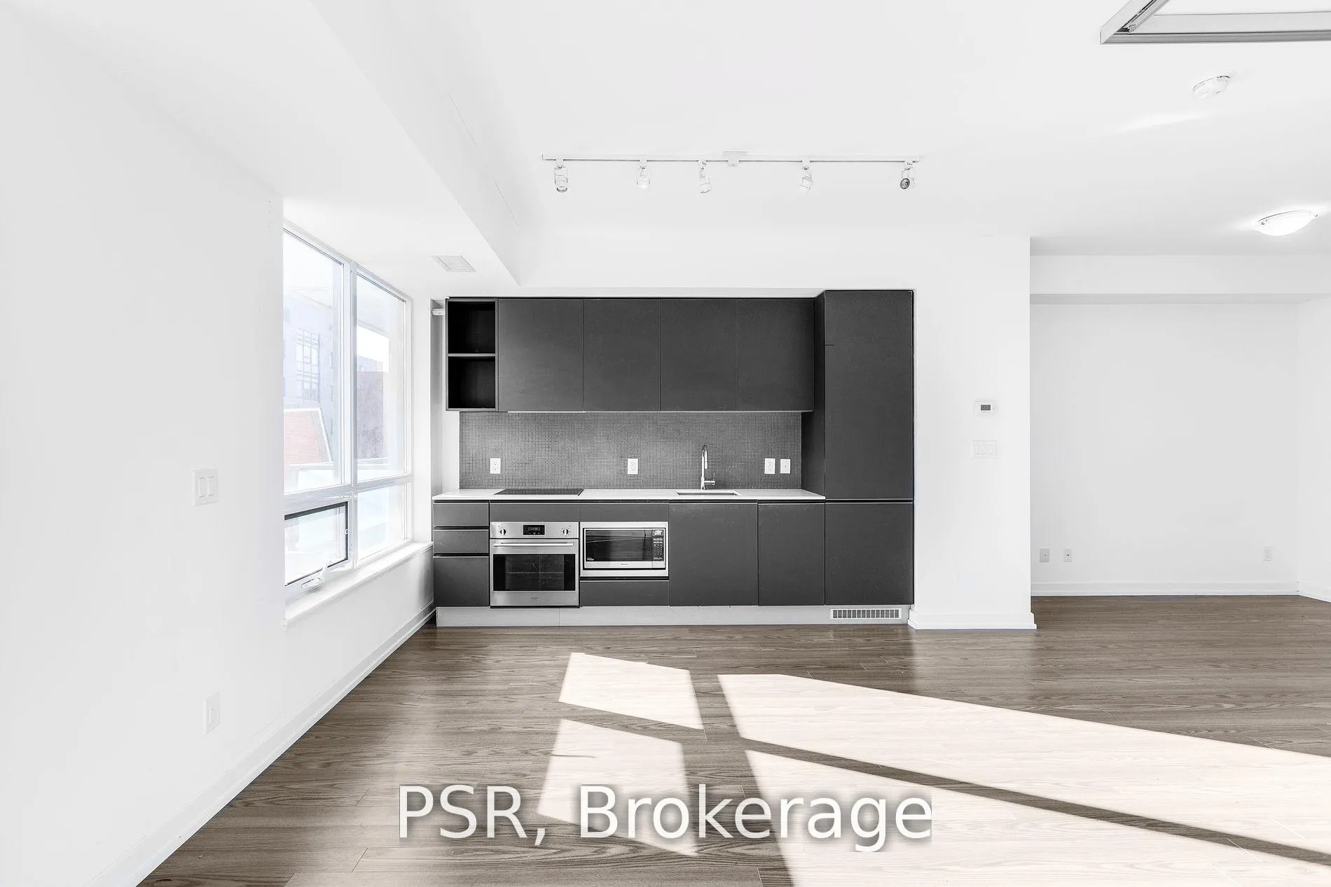 Photo 5 of Unit 304, 377 Madison Avenue, Toronto, Casa Loma — HOMEH