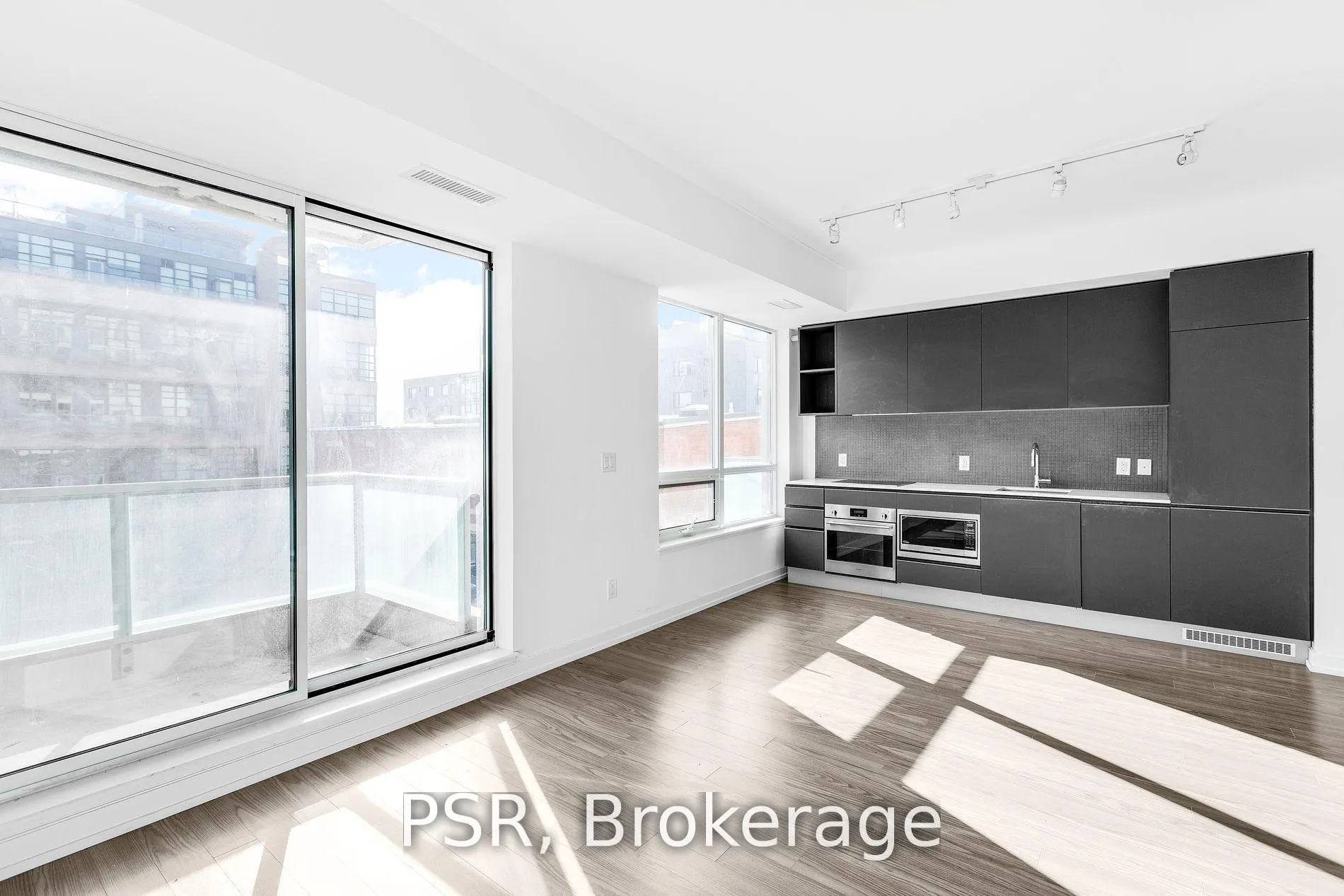 Photo 6 of Unit 304, 377 Madison Avenue, Toronto, Casa Loma — HOMEH