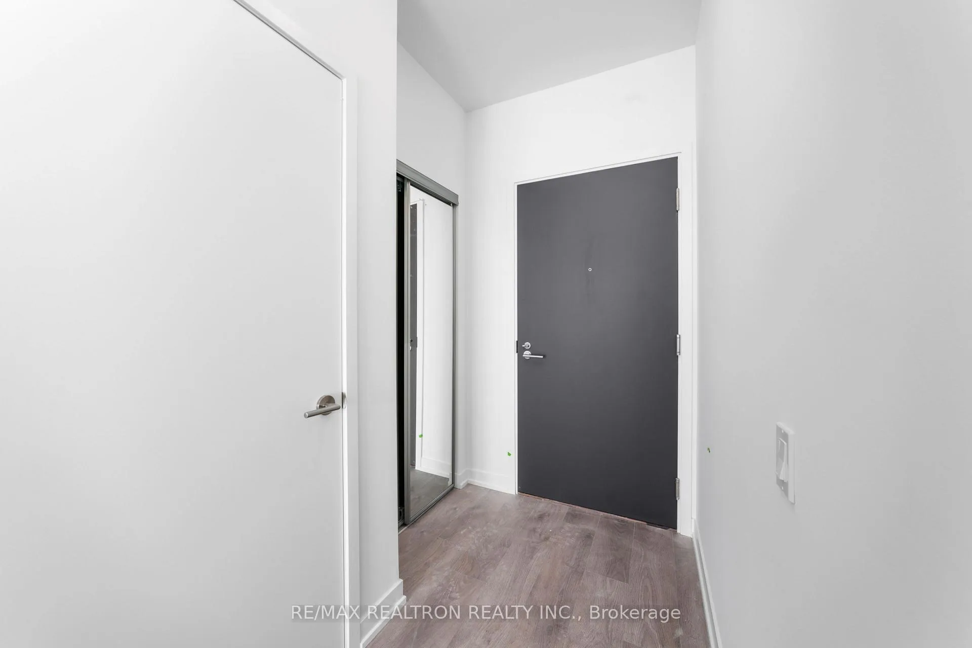 Photo 4 of Unit 2708, 39 Mary Street, Barrie, City Centre — HOMEH