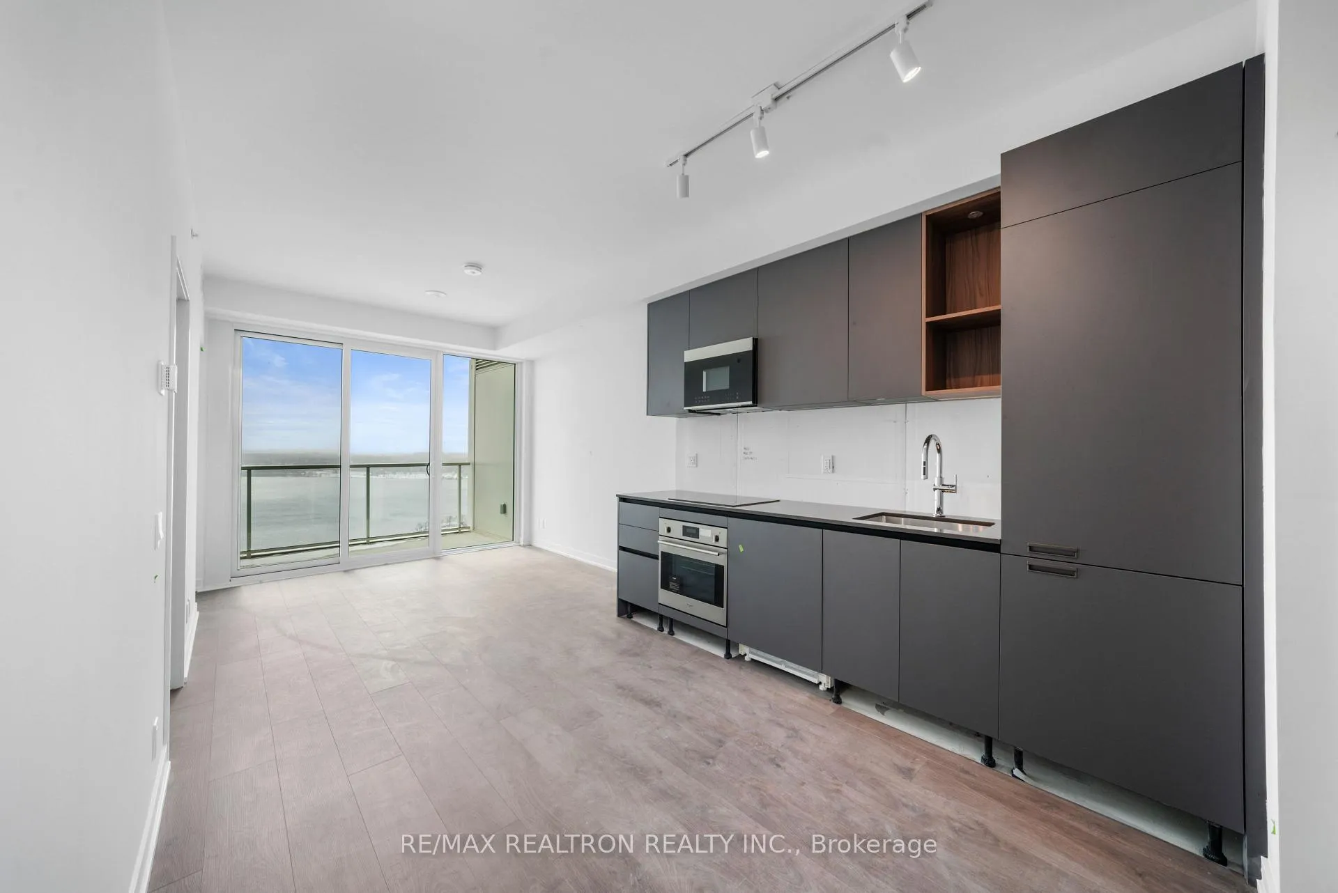 Photo 7 of Unit 2708, 39 Mary Street, Barrie, City Centre — HOMEH