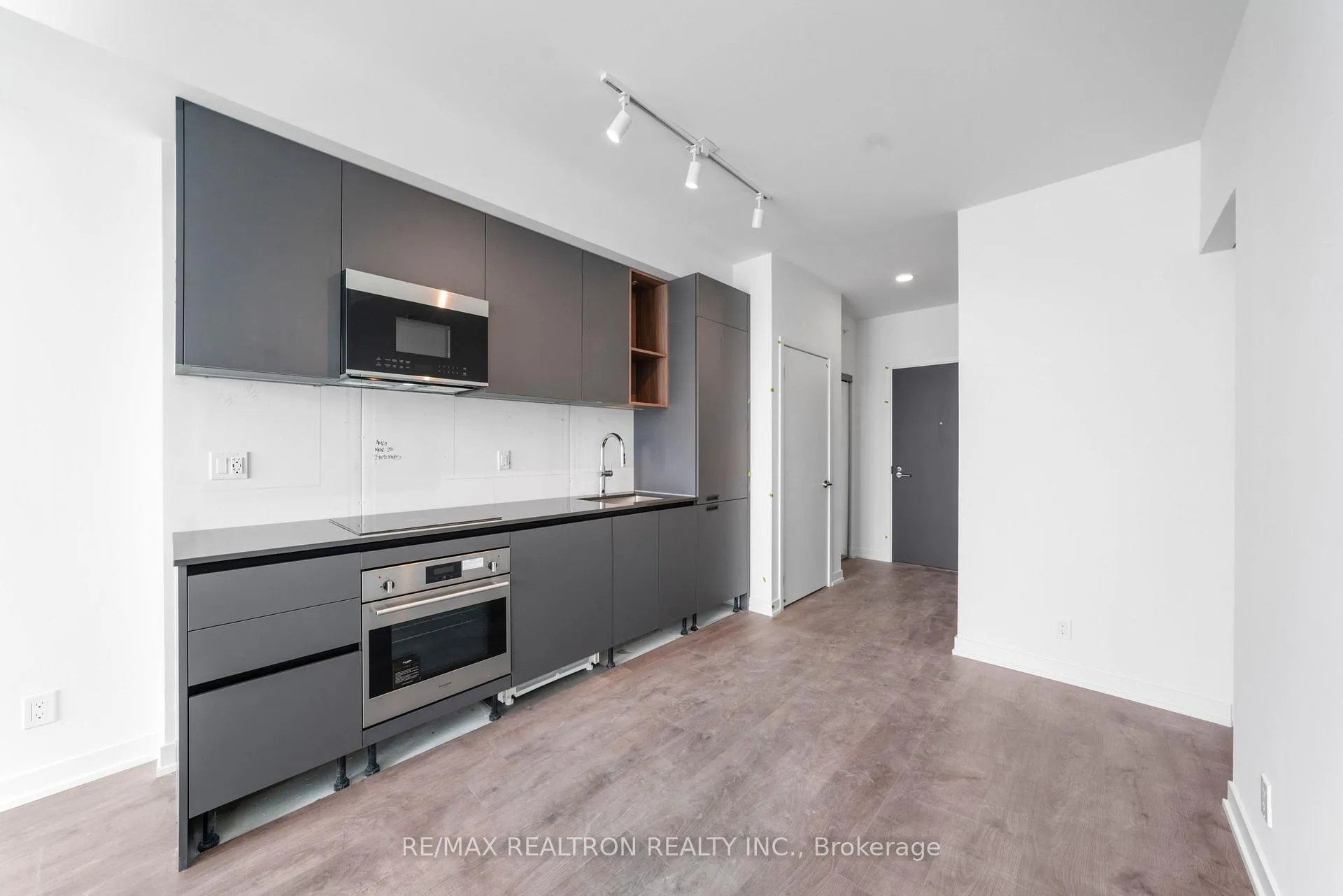 Photo 10 of Unit 2708, 39 Mary Street, Barrie, City Centre — HOMEH