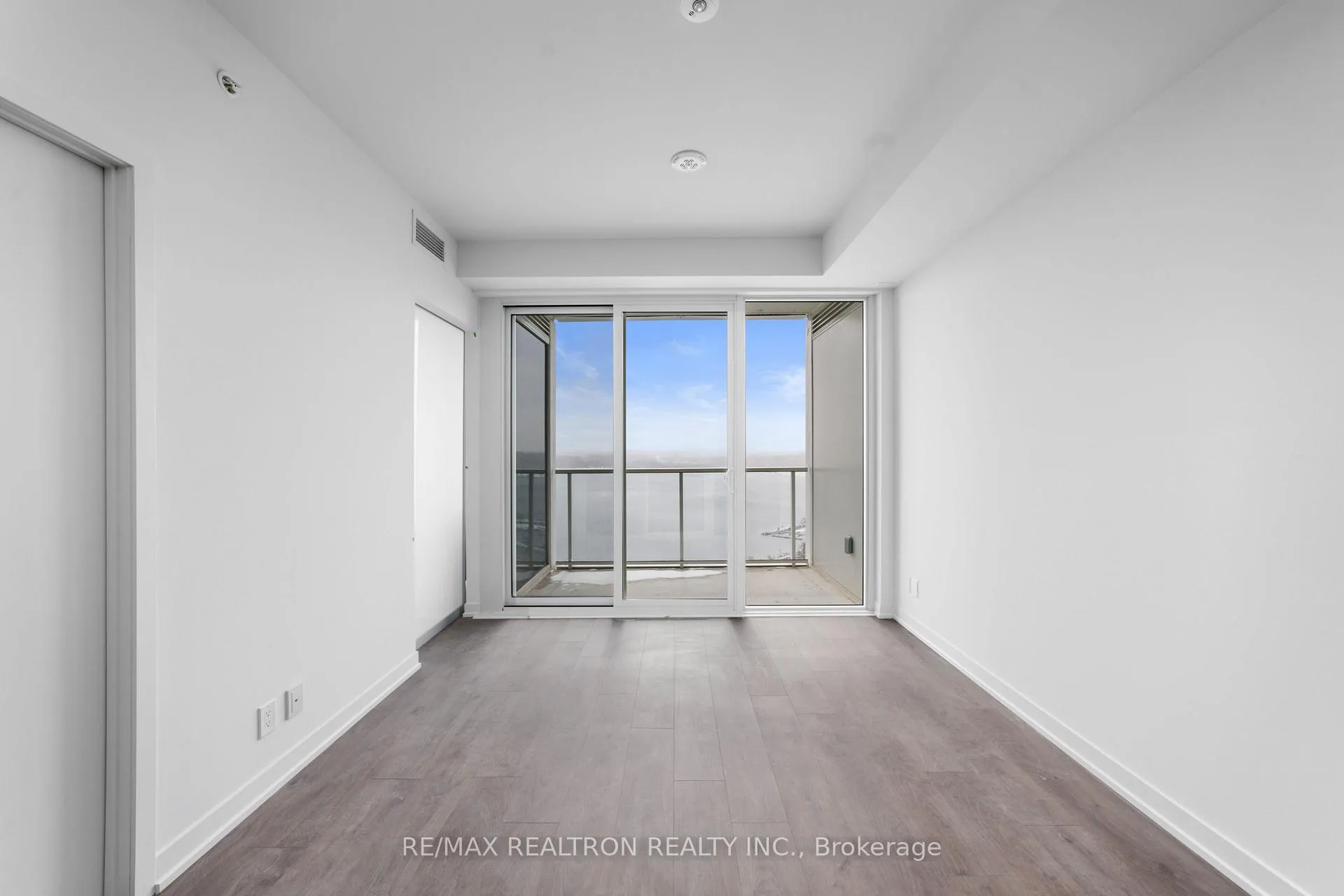 Photo 15 of Unit 2708, 39 Mary Street, Barrie, City Centre — HOMEH
