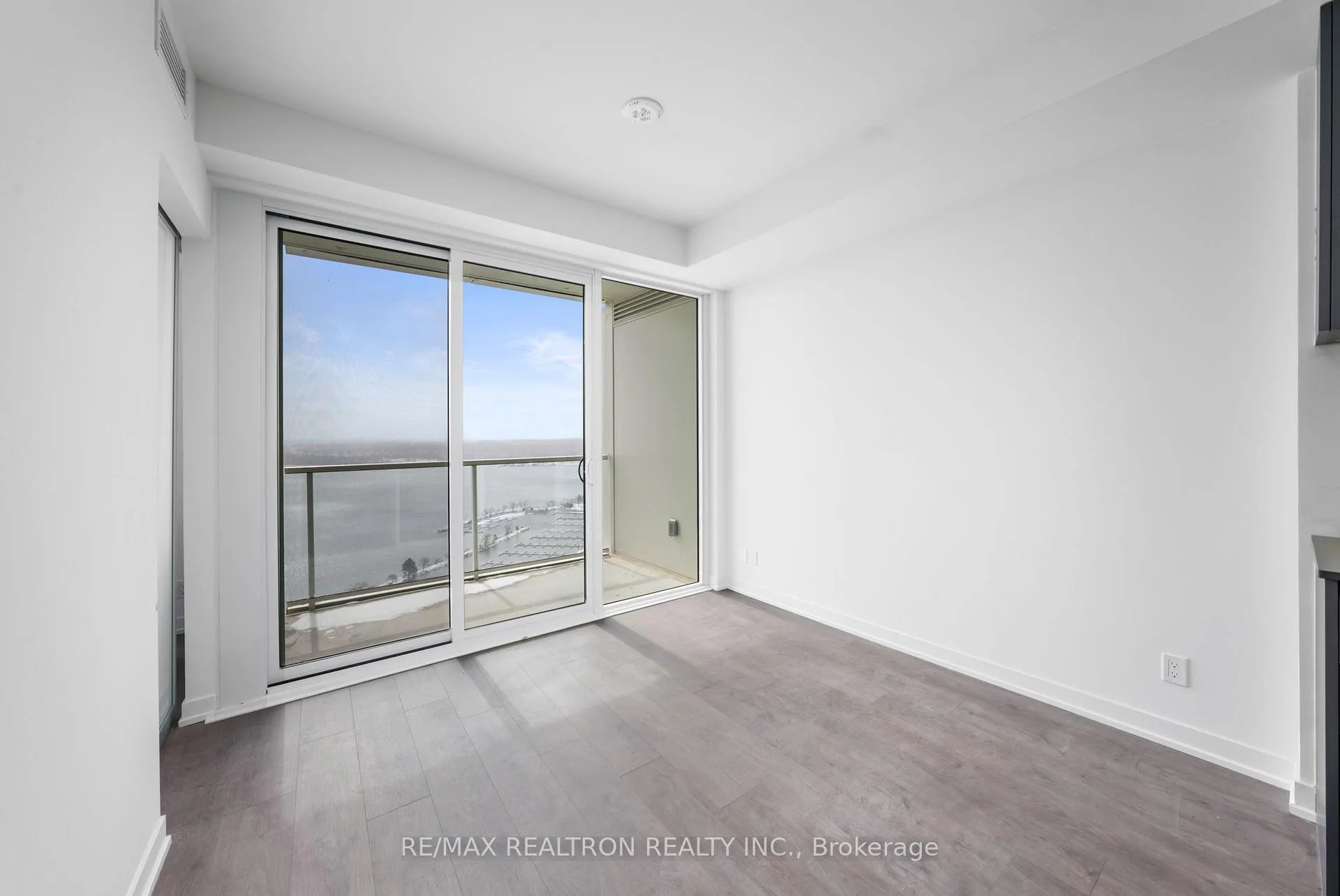 Photo 17 of Unit 2708, 39 Mary Street, Barrie, City Centre — HOMEH