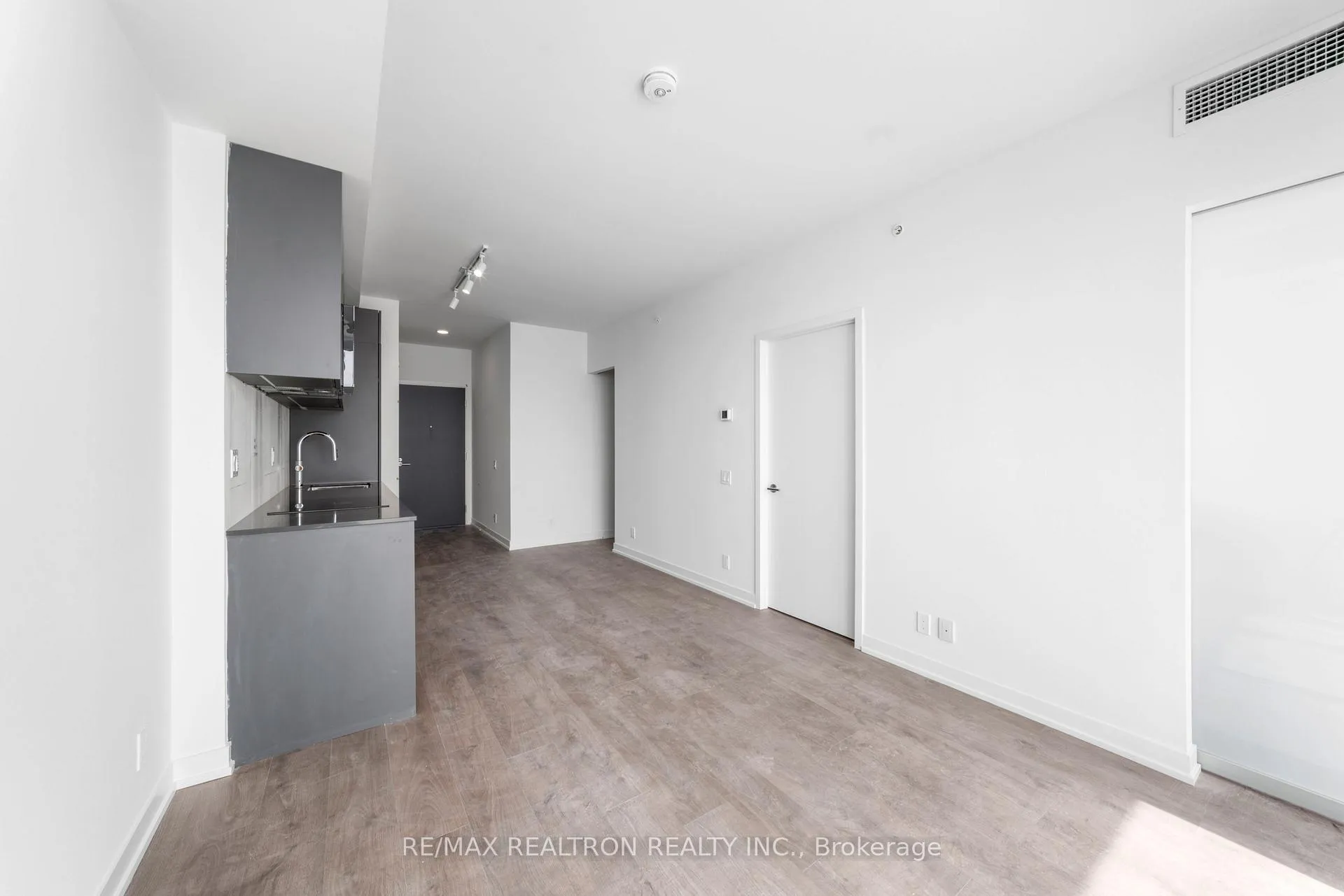 Photo 19 of Unit 2708, 39 Mary Street, Barrie, City Centre — HOMEH