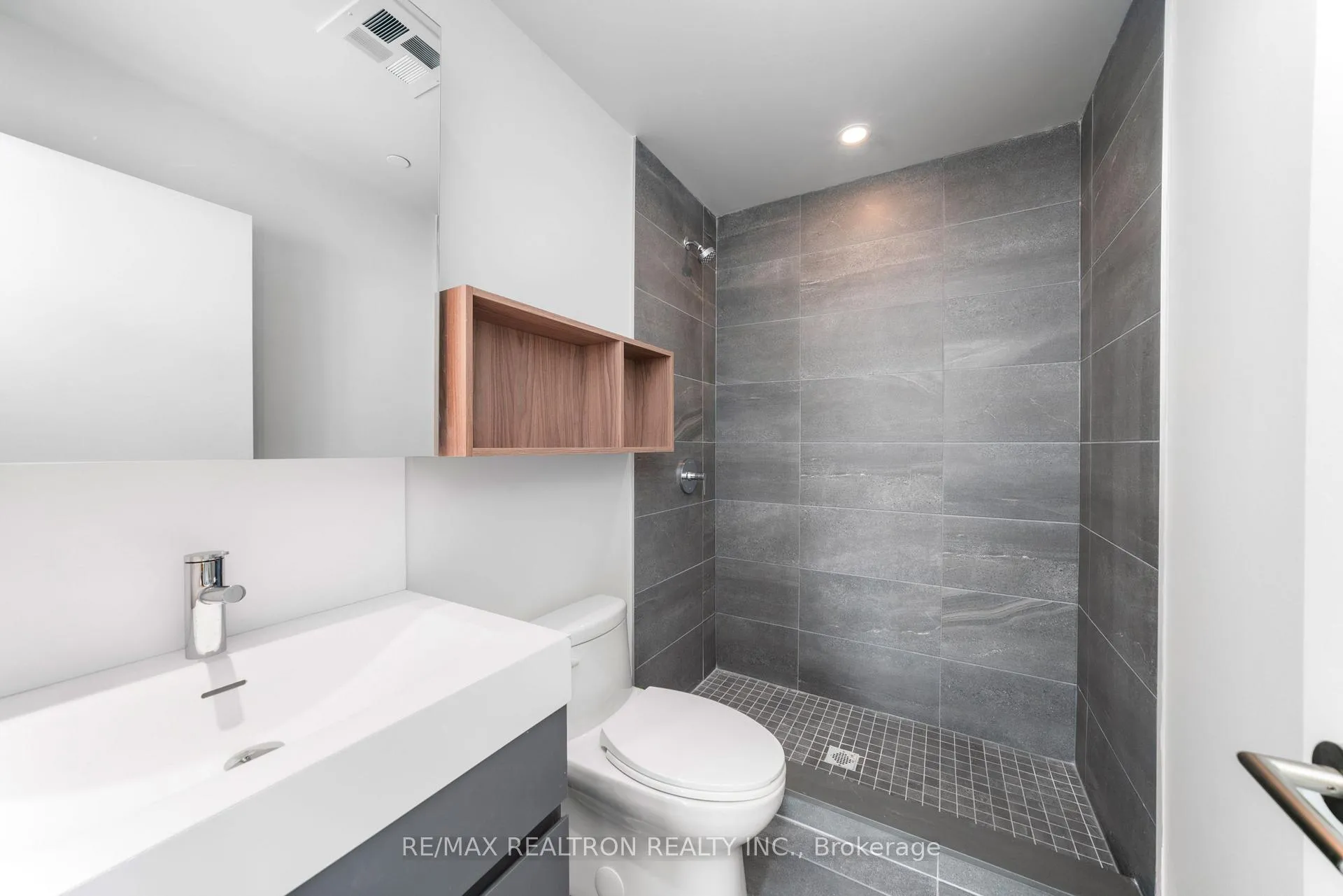 Photo 24 of Unit 2708, 39 Mary Street, Barrie, City Centre — HOMEH