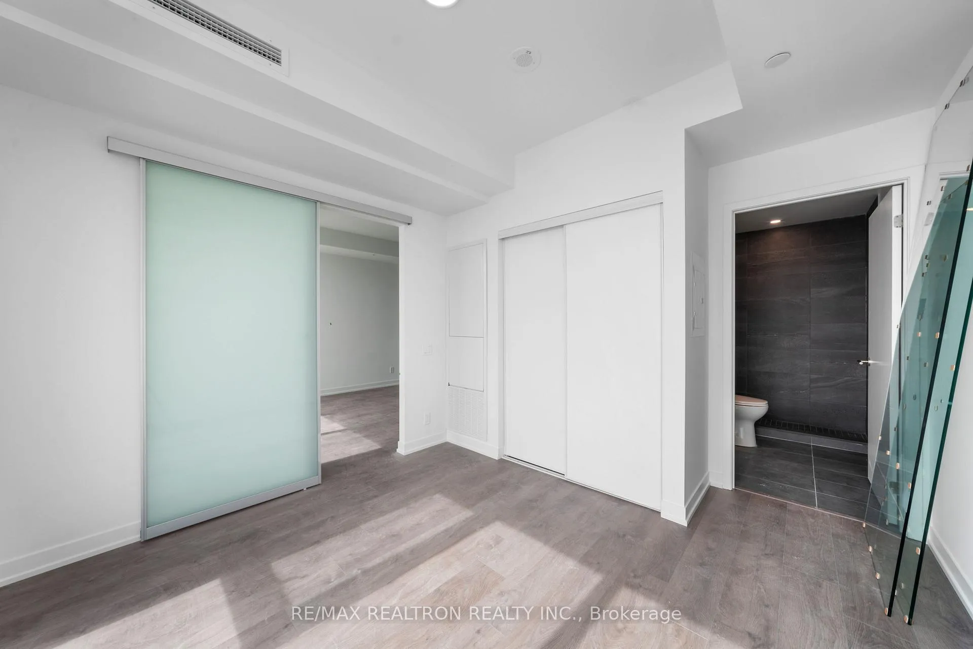 Photo 28 of Unit 2708, 39 Mary Street, Barrie, City Centre — HOMEH