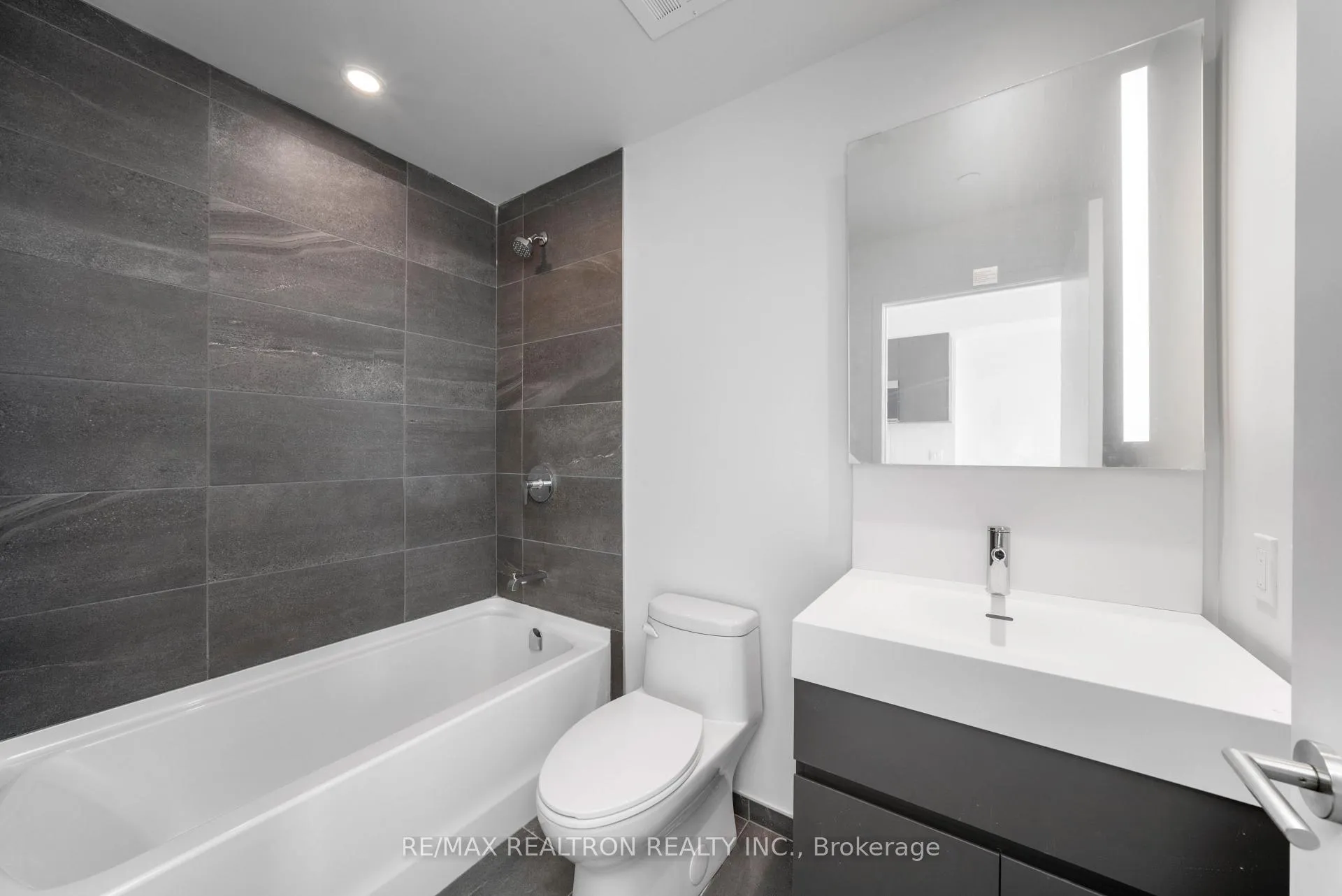Photo 30 of Unit 2708, 39 Mary Street, Barrie, City Centre — HOMEH