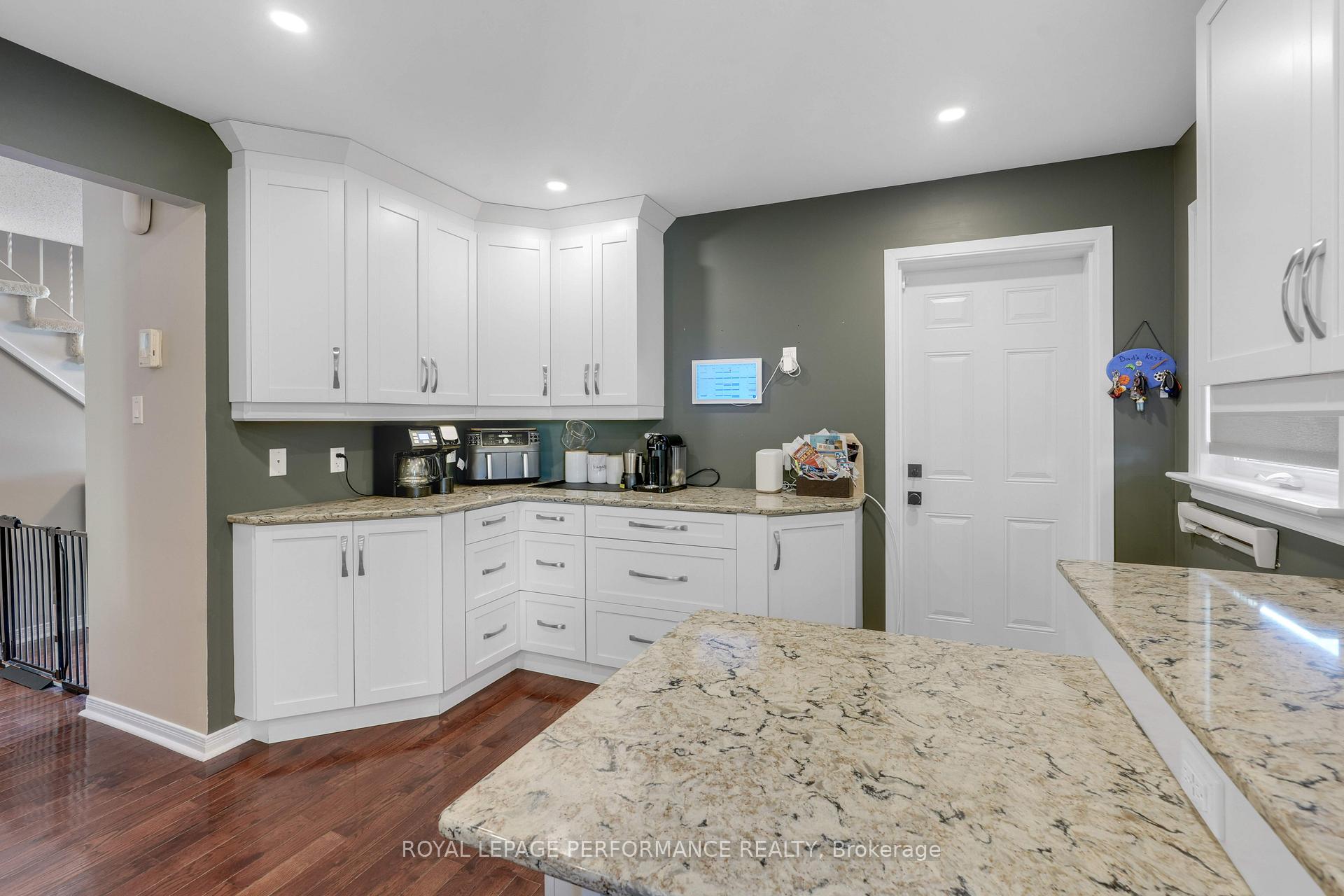 Photo 9 of 22 Otten Drive, Ottawa, Barrhaven - Pheasant Run — HOMEH