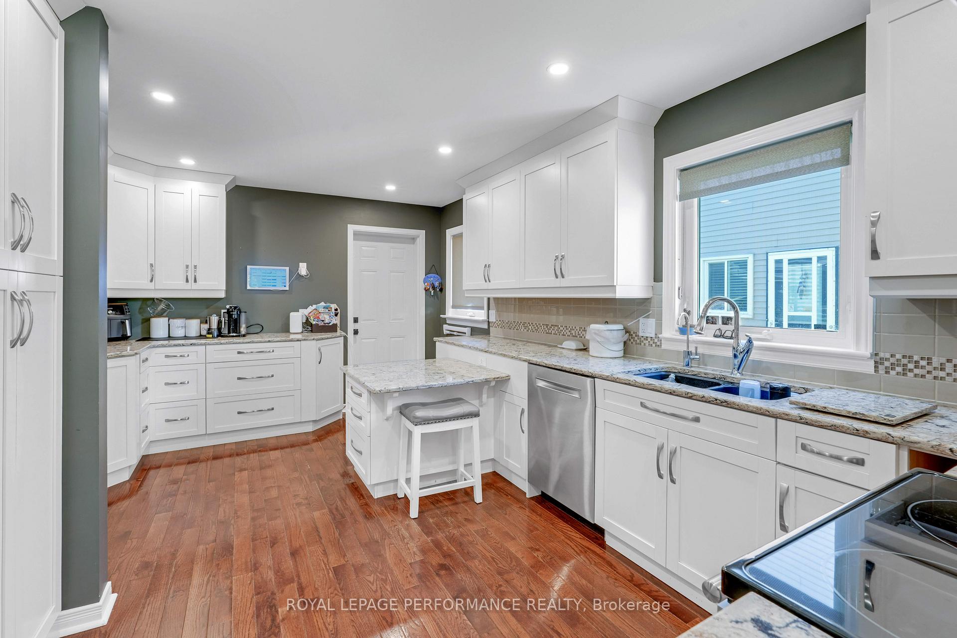Photo 10 of 22 Otten Drive, Ottawa, Barrhaven - Pheasant Run — HOMEH