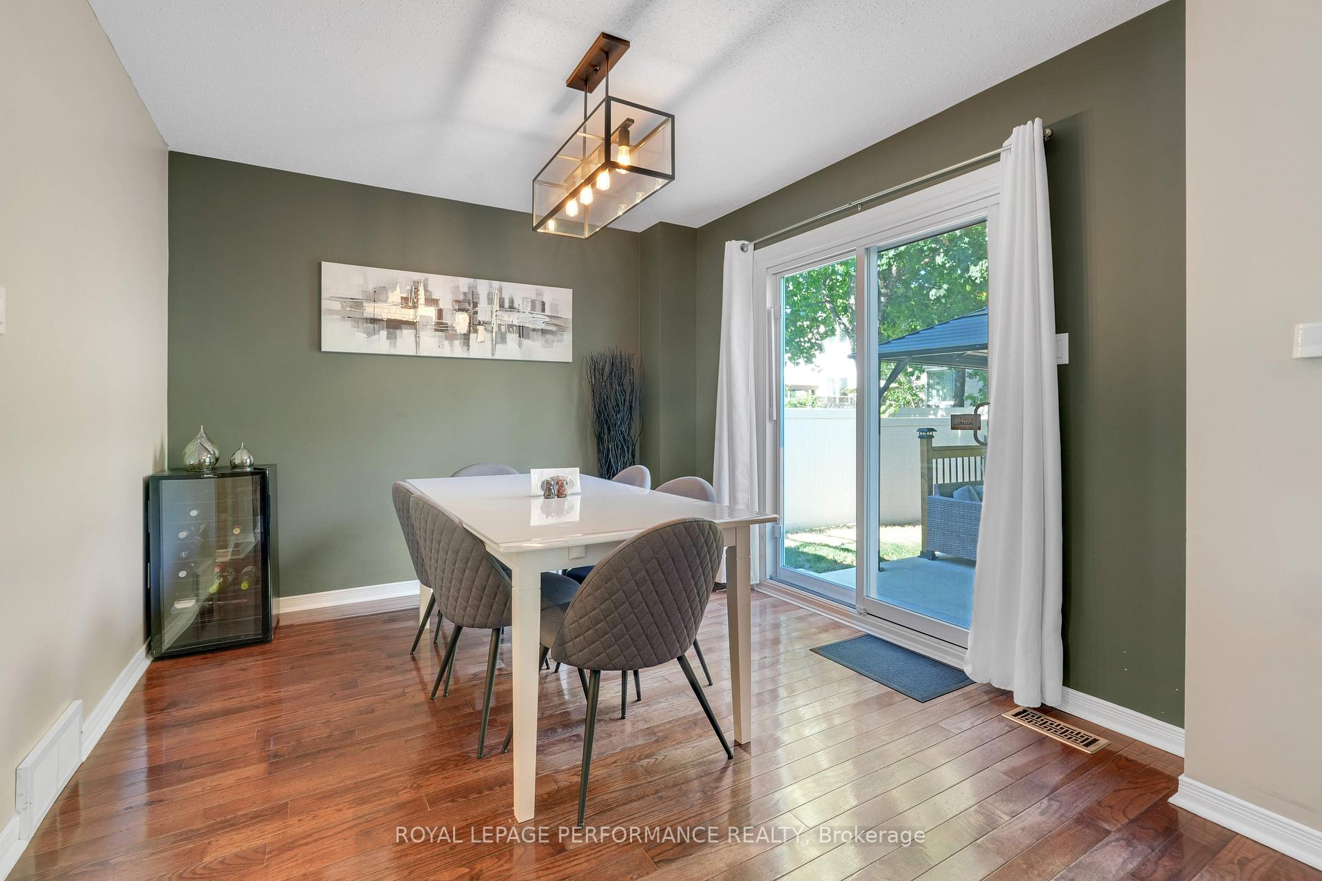 Photo 17 of 22 Otten Drive, Ottawa, Barrhaven - Pheasant Run — HOMEH