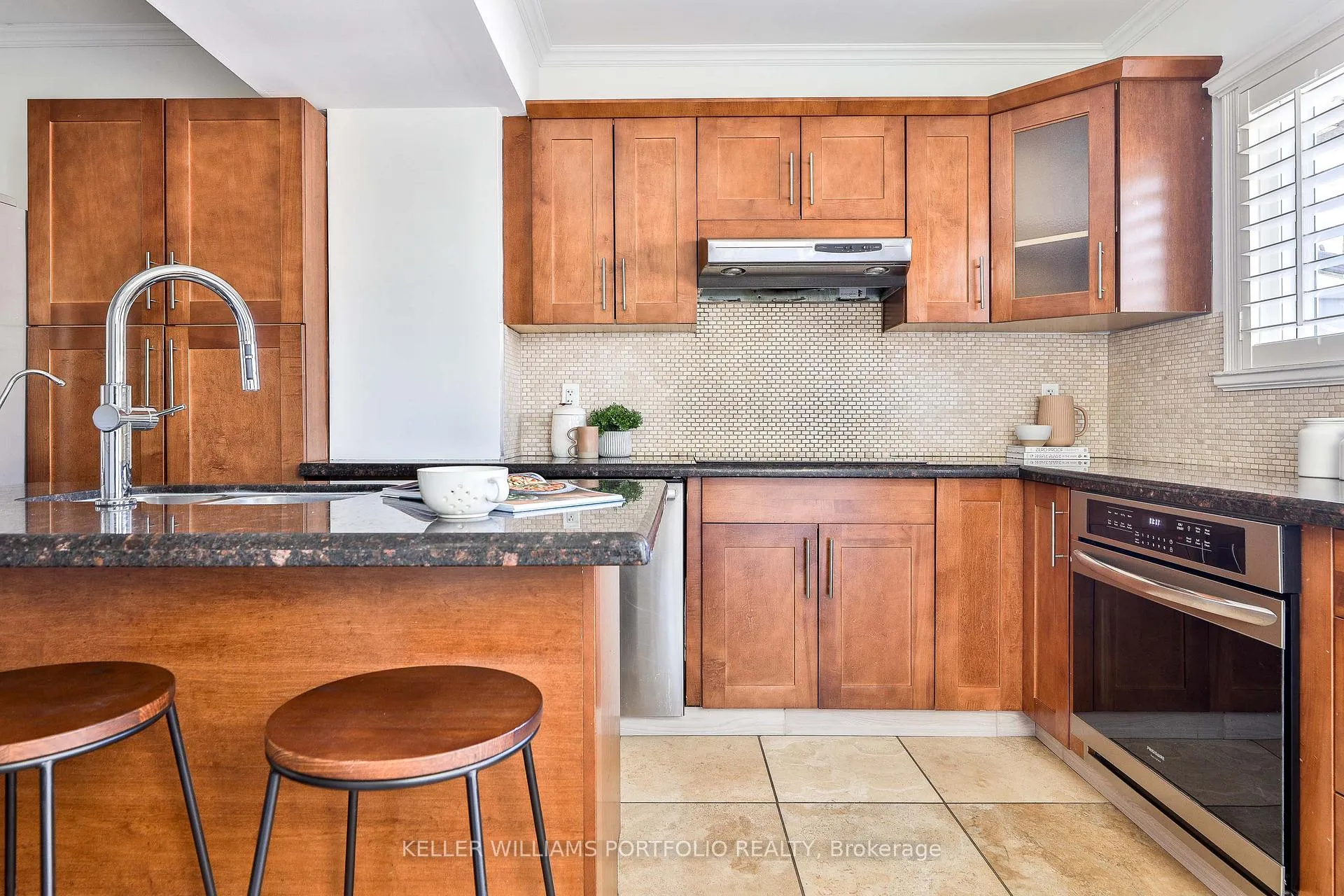 Photo 9 of 38 Rutland Street, Toronto, Weston-Pellam Park — HOMEH