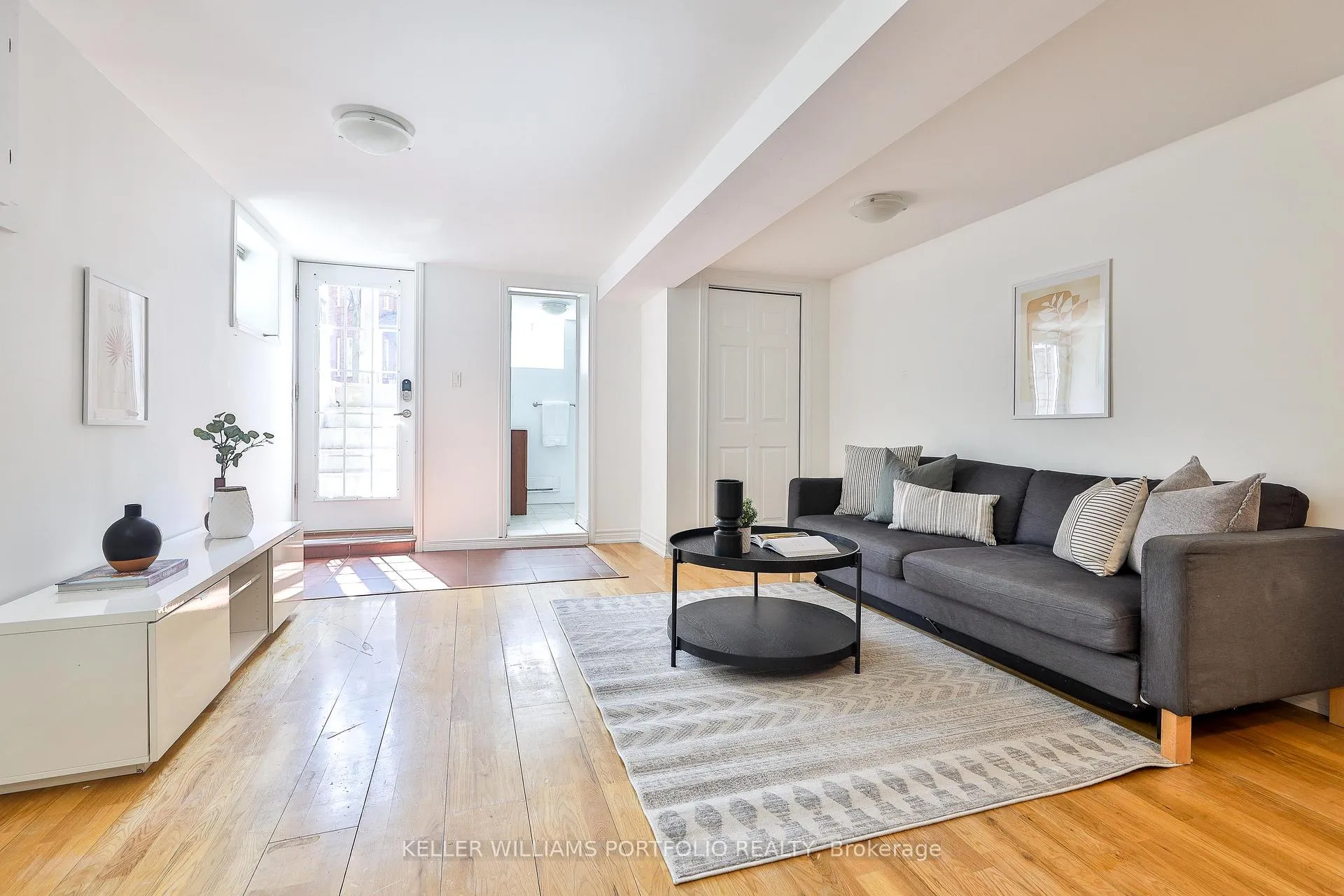 Photo 20 of 38 Rutland Street, Toronto, Weston-Pellam Park — HOMEH