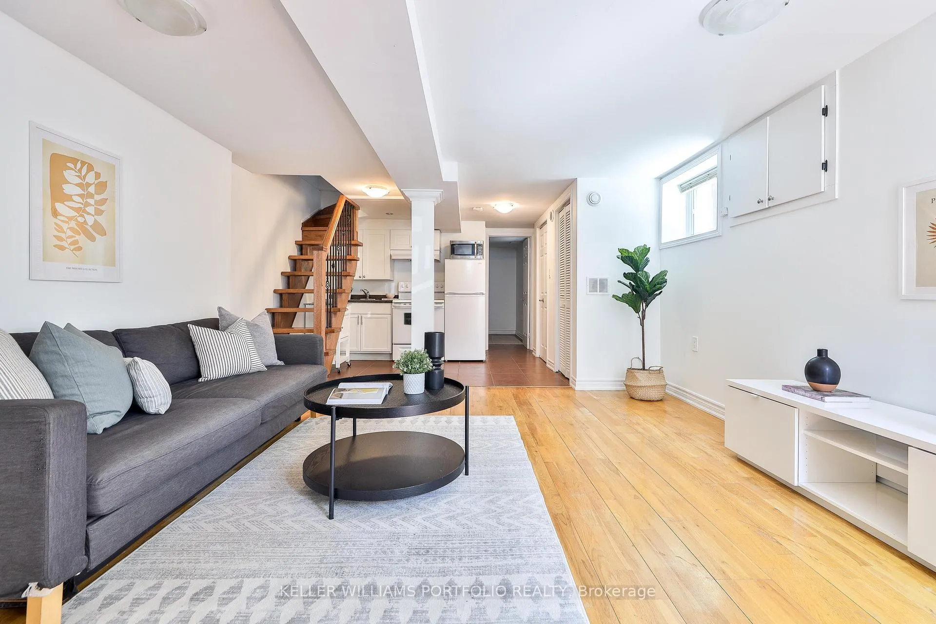 Photo 21 of 38 Rutland Street, Toronto, Weston-Pellam Park — HOMEH