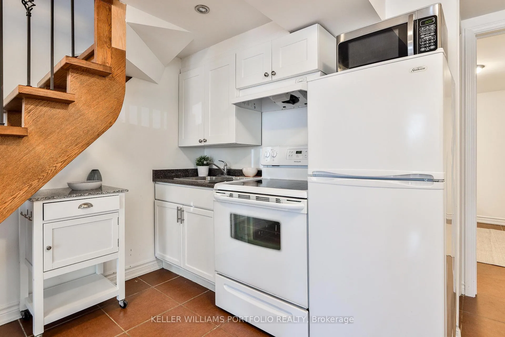 Photo 22 of 38 Rutland Street, Toronto, Weston-Pellam Park — HOMEH