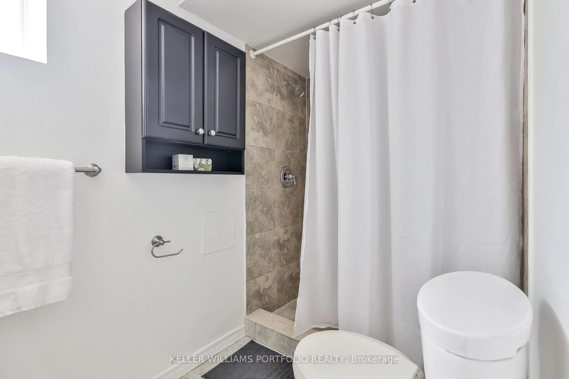 Photo 25 of 38 Rutland Street, Toronto, Weston-Pellam Park — HOMEH