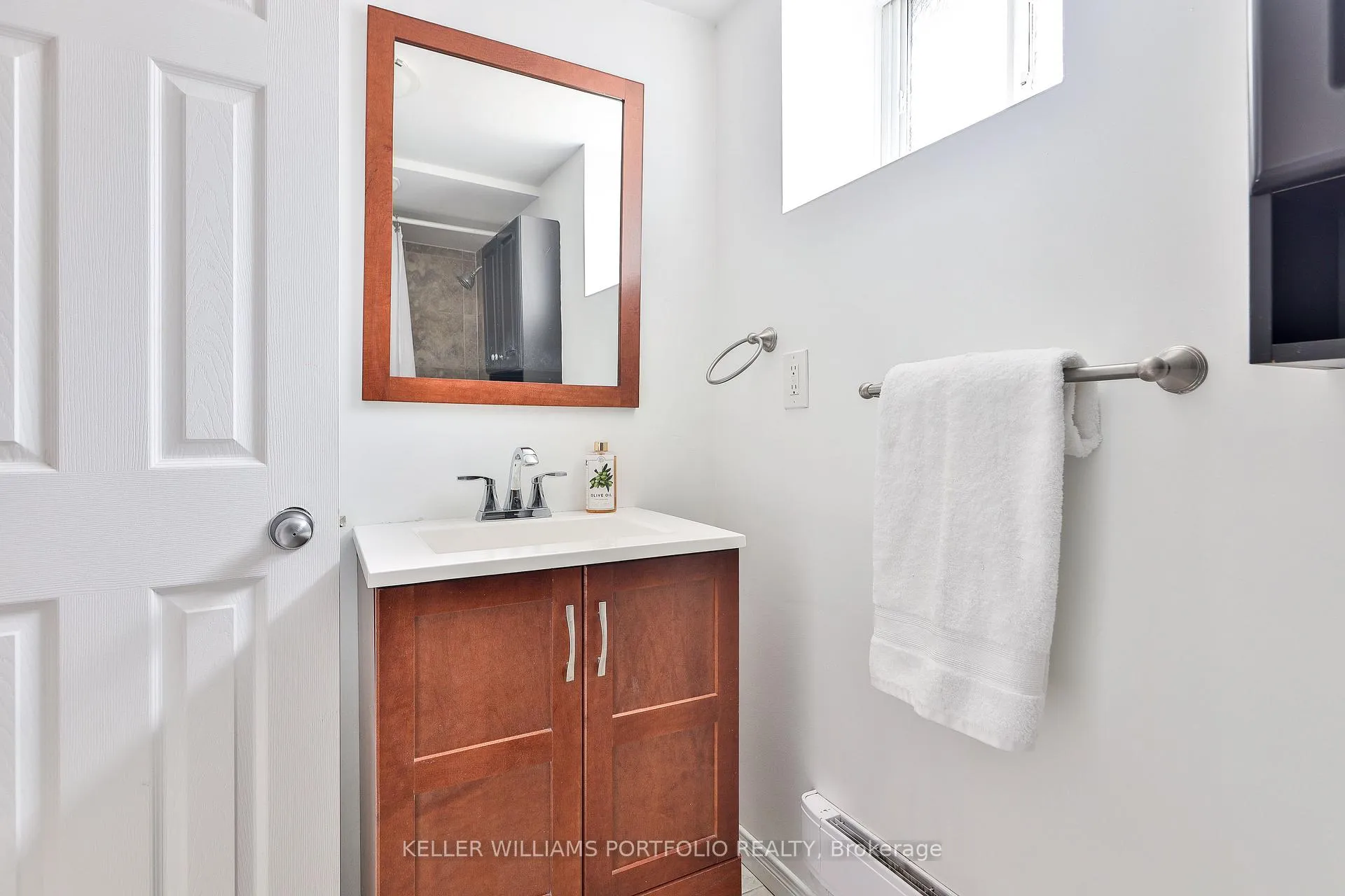 Photo 26 of 38 Rutland Street, Toronto, Weston-Pellam Park — HOMEH