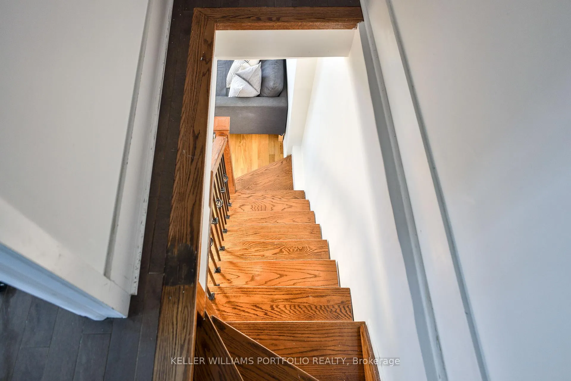 Photo 27 of 38 Rutland Street, Toronto, Weston-Pellam Park — HOMEH