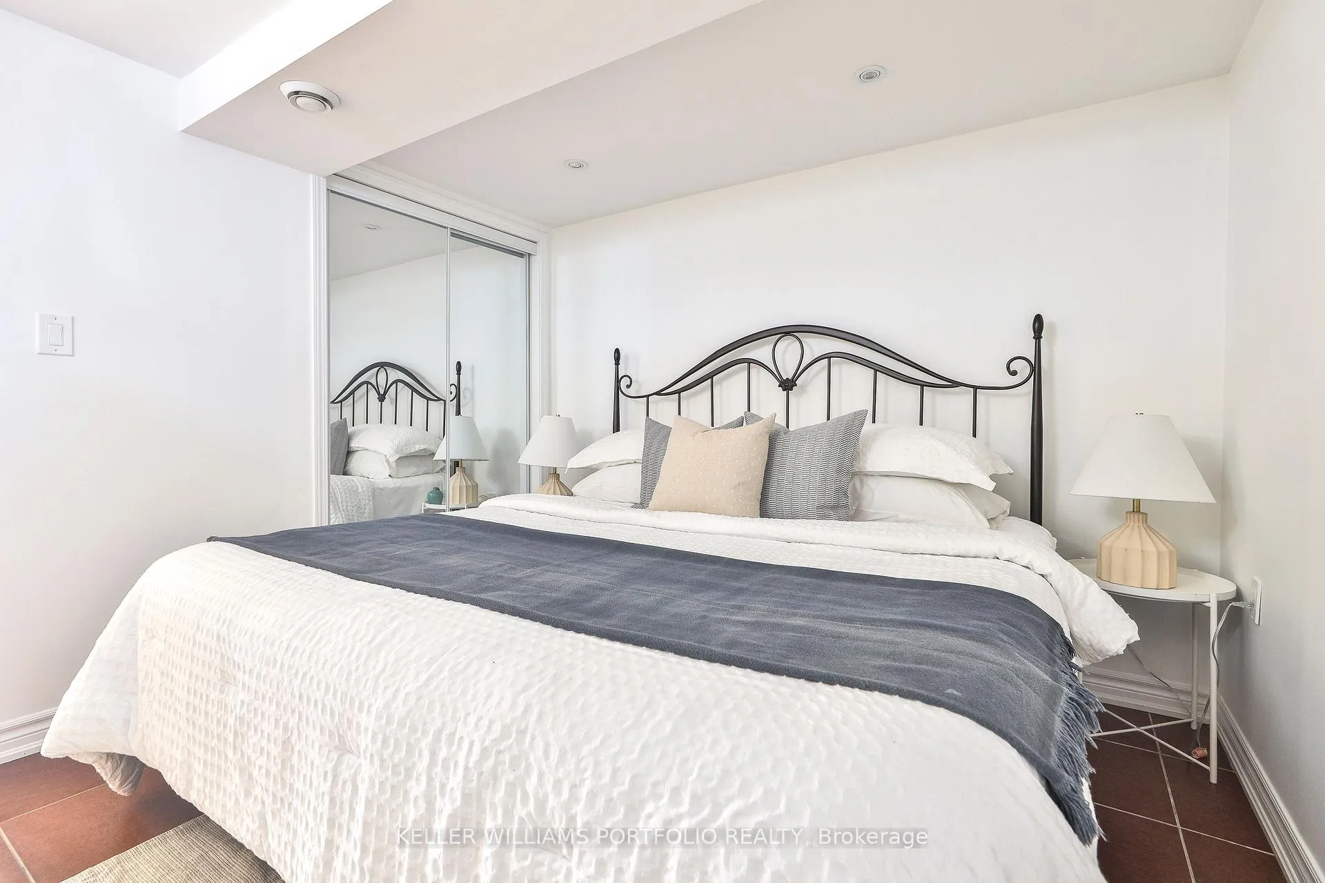 Photo 31 of 38 Rutland Street, Toronto, Weston-Pellam Park — HOMEH