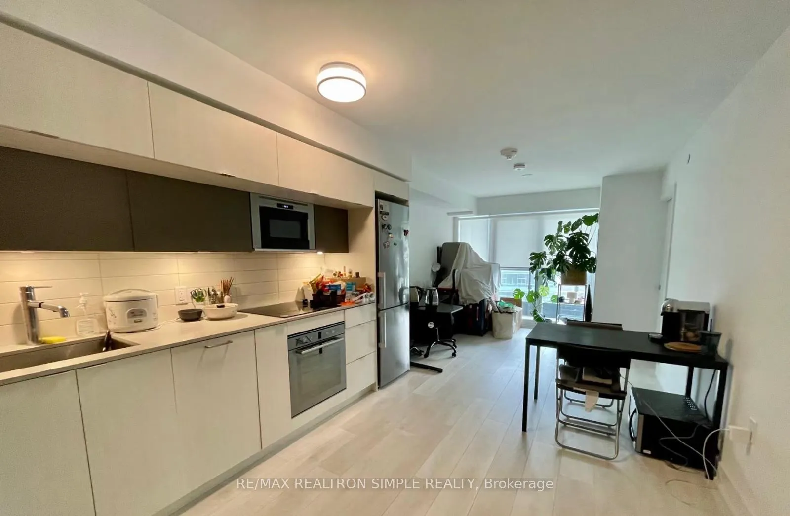 Front of Unit 1121, 585 Bloor Street E